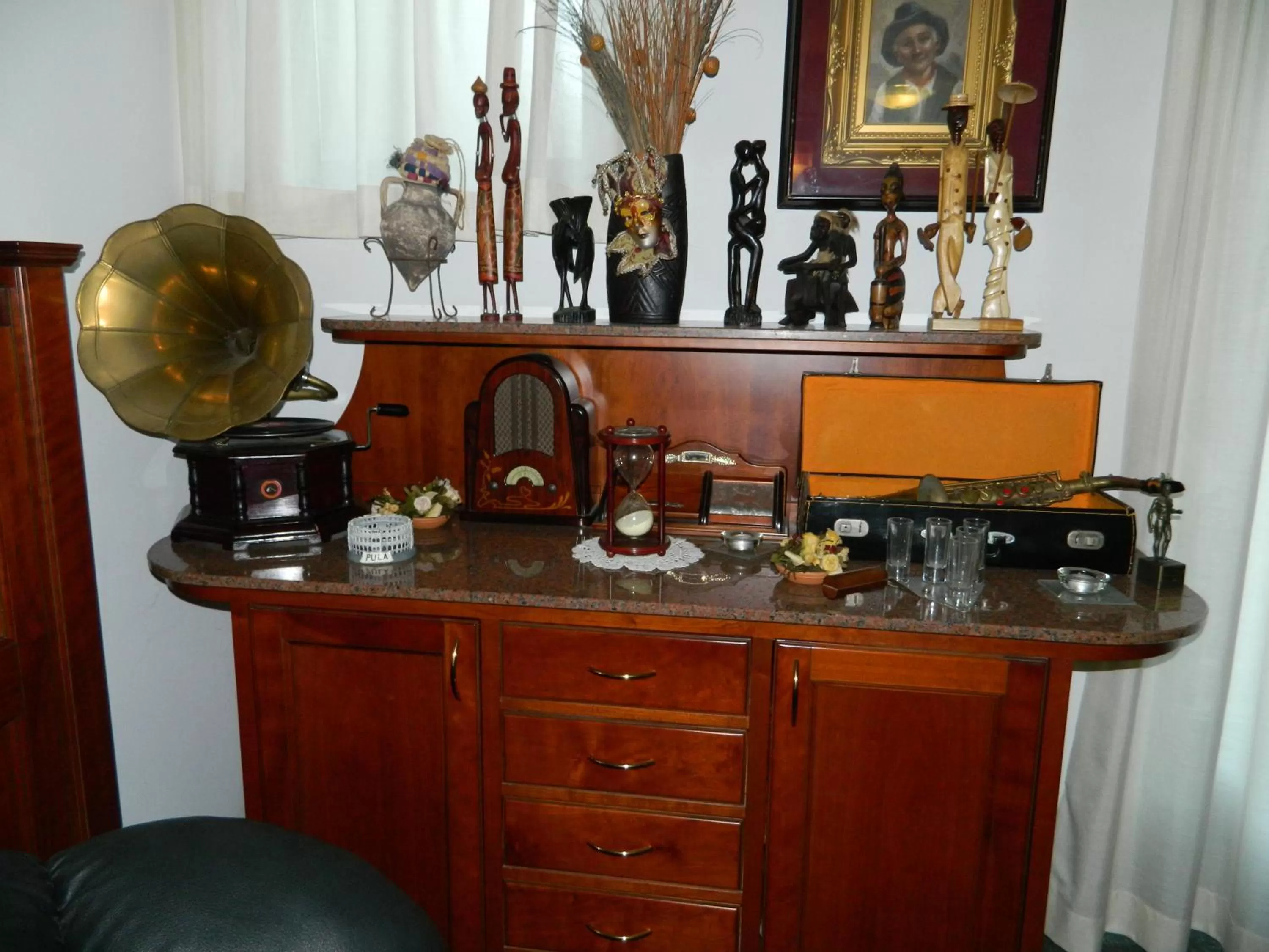 Decorative detail in Ascot Lodging