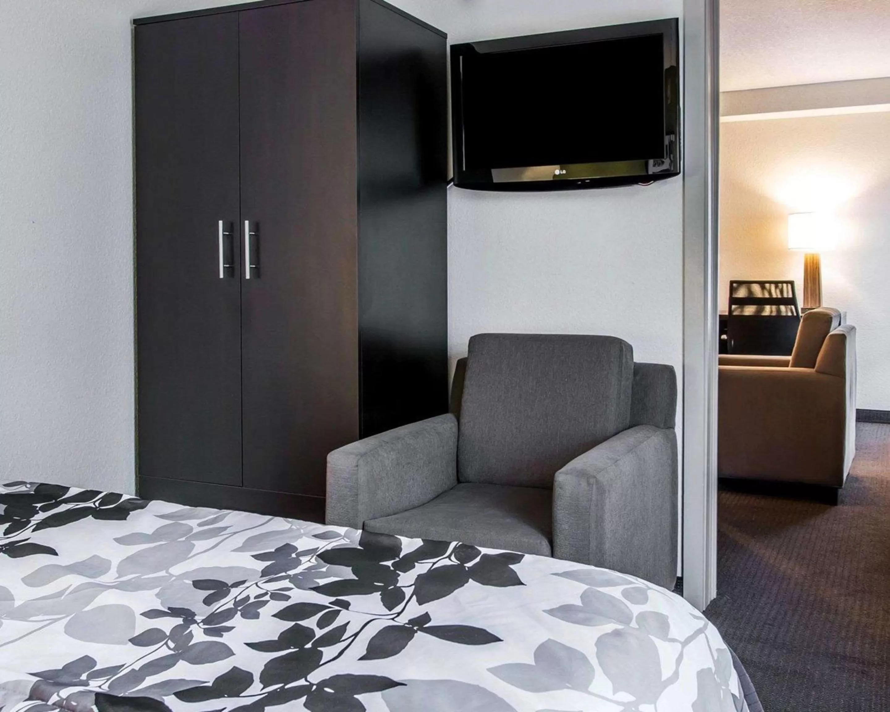 Photo of the whole room, Bed in Sleep Inn