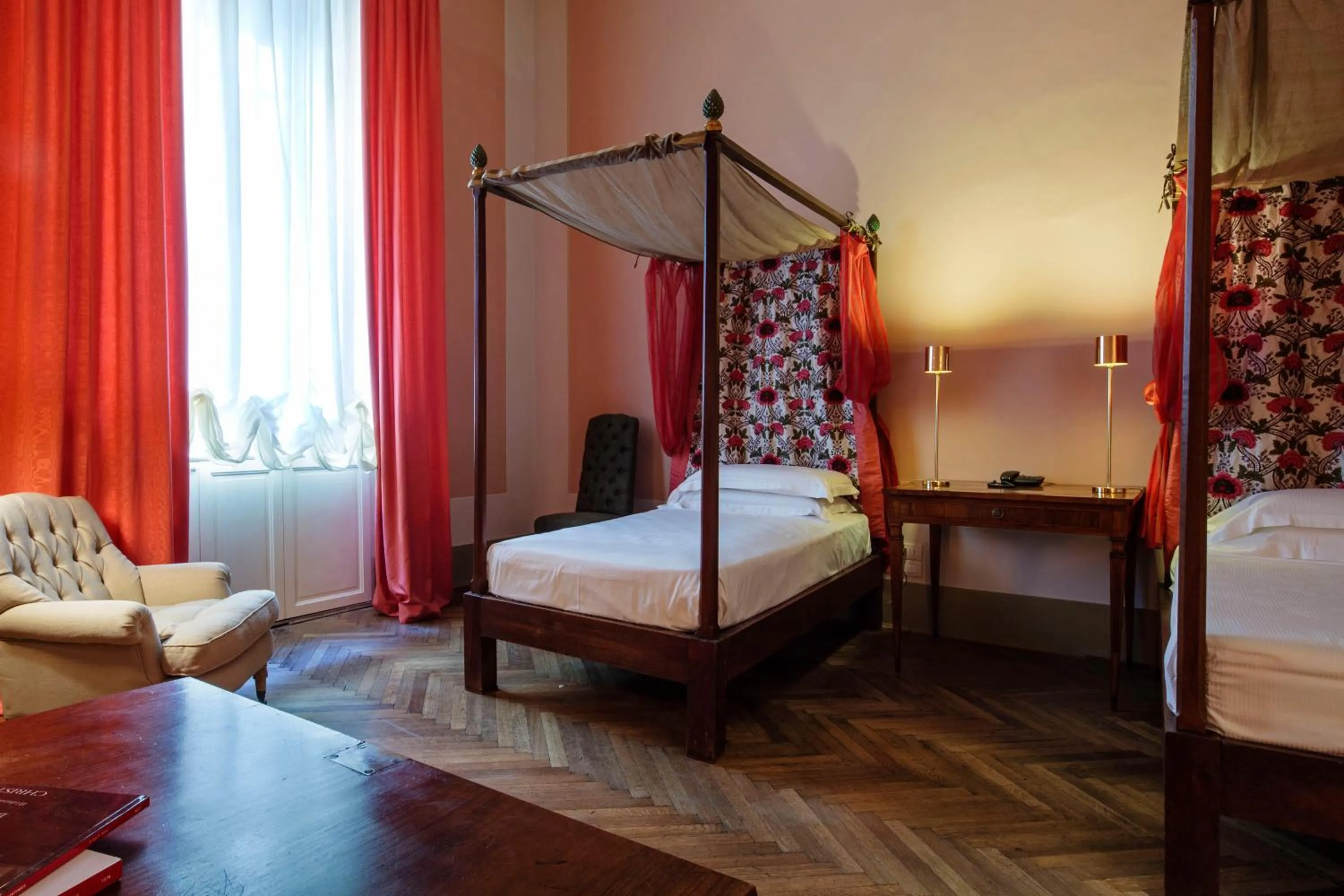 TV and multimedia, Bed in Al Palazzo del Marchese di Camugliano Residenza d'Epoca