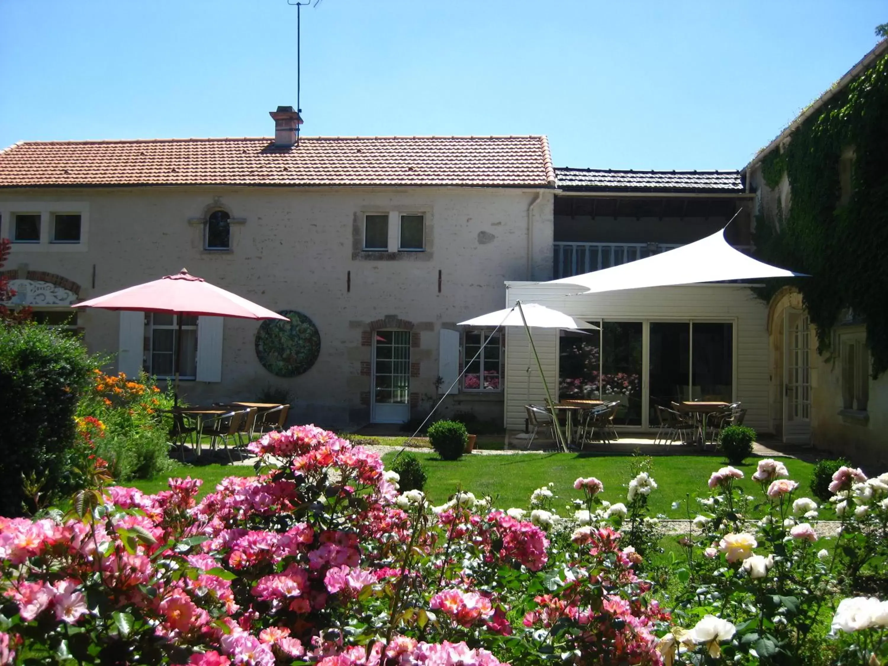 Patio, Property Building in Clos de la Court d'Aron