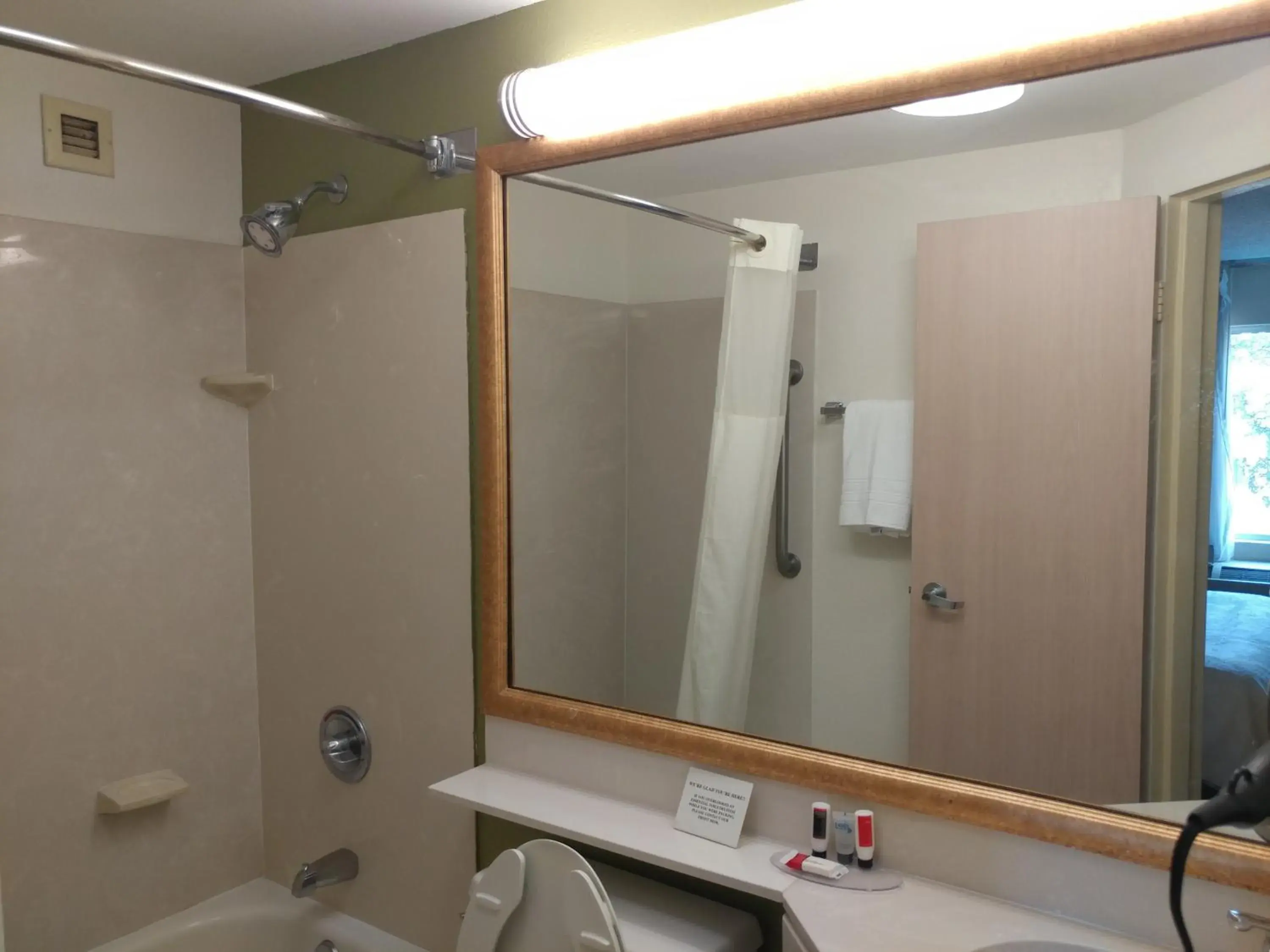 Double Room with Two Double Beds - Non-Smoking in Super 8 by Wyndham New Cumberland Double Room with Two Double Beds - Non-Smoking in Super 8 by Wyndham New Cumberland