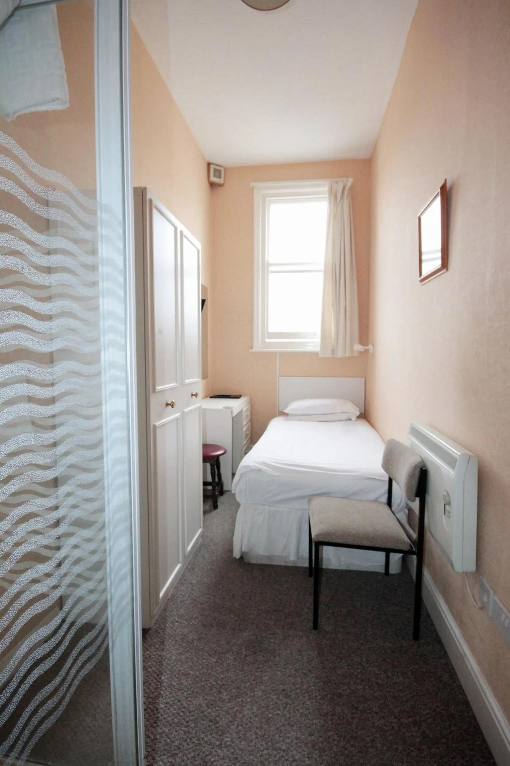Standard Single Room in OYO Marine Parade Hotel, Eastbourne Pier