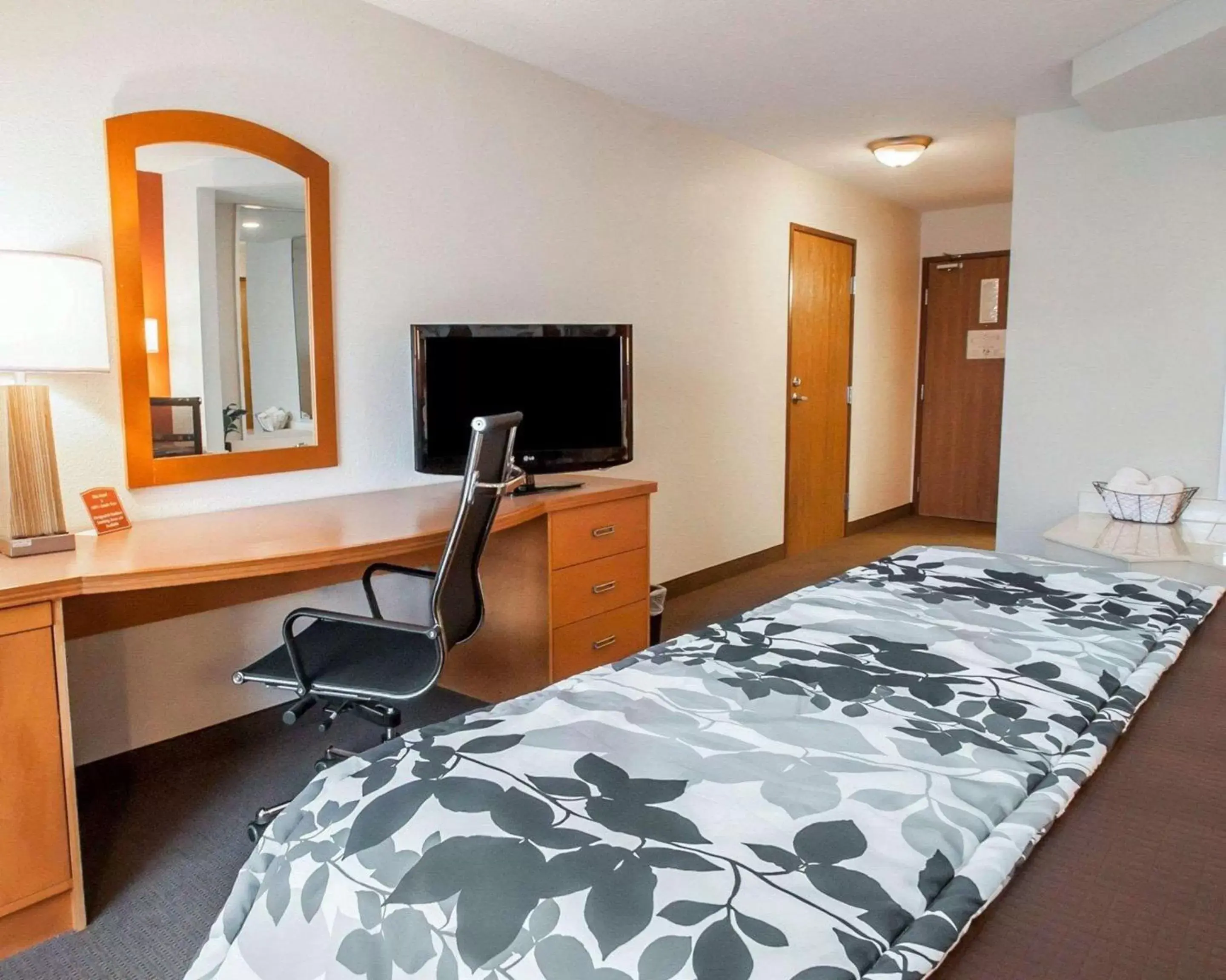 Bedroom, Bed in Sleep Inn & Suites Lake of the Ozarks