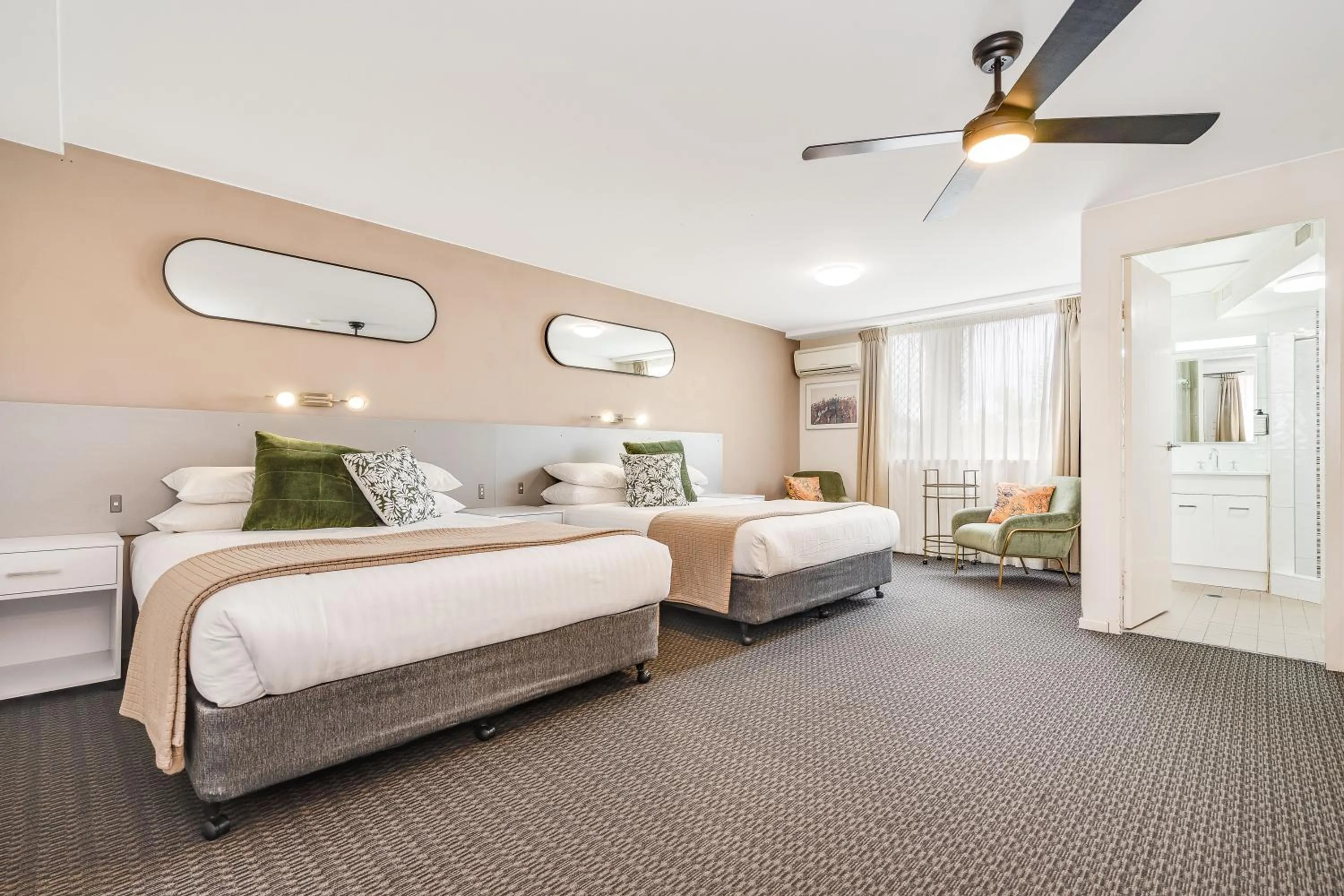 Bed in Elizabeth Motor Inn