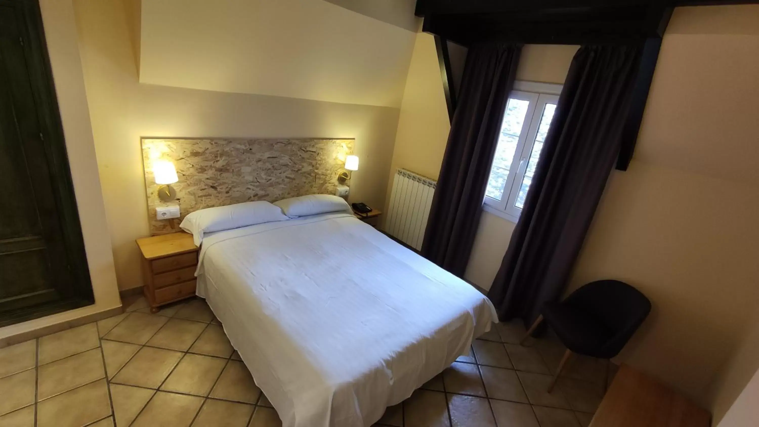 Bedroom, Bed in Hotel Ziryab