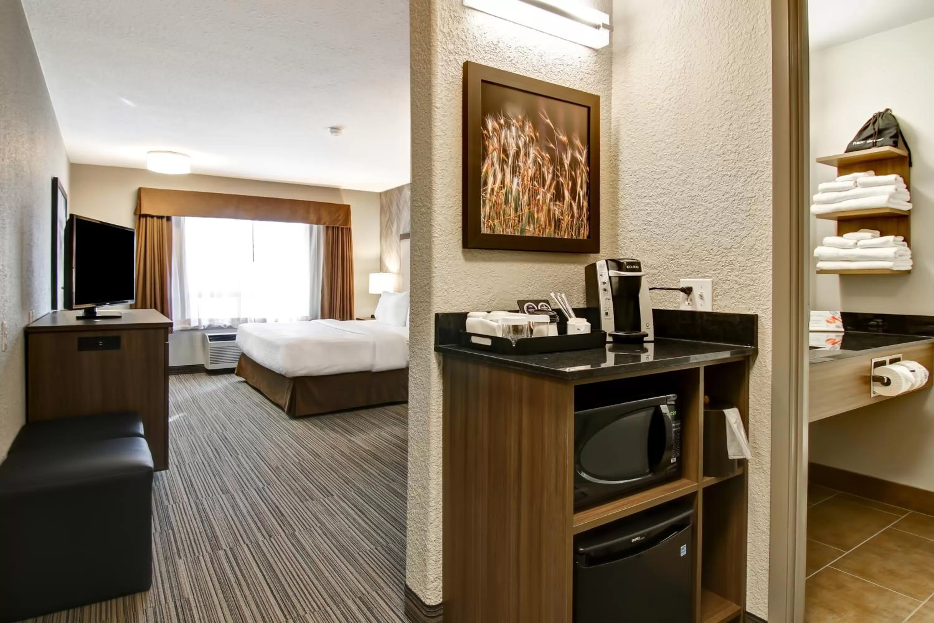 Bedroom, Bed in Canalta Brooks