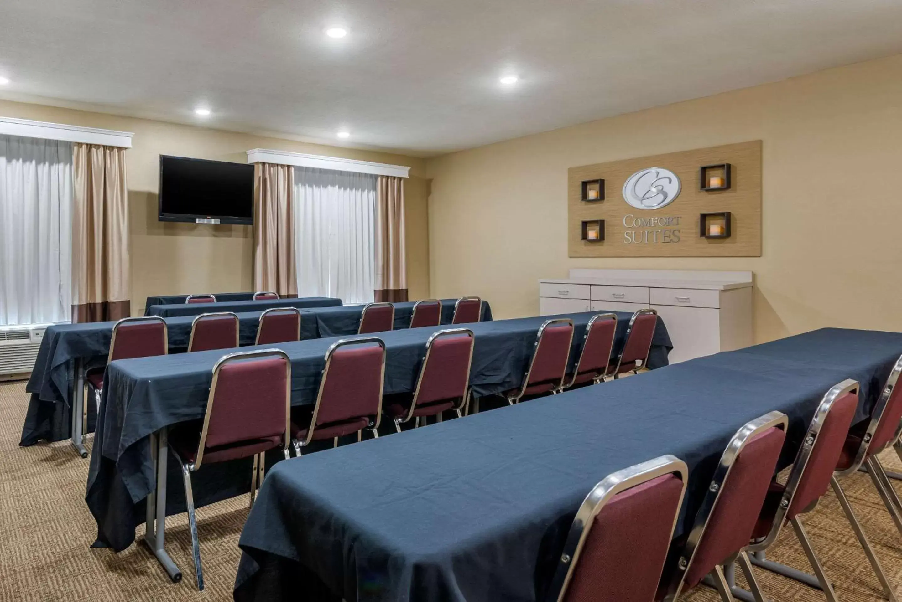 Meeting/conference room in Comfort Suites near Route 66