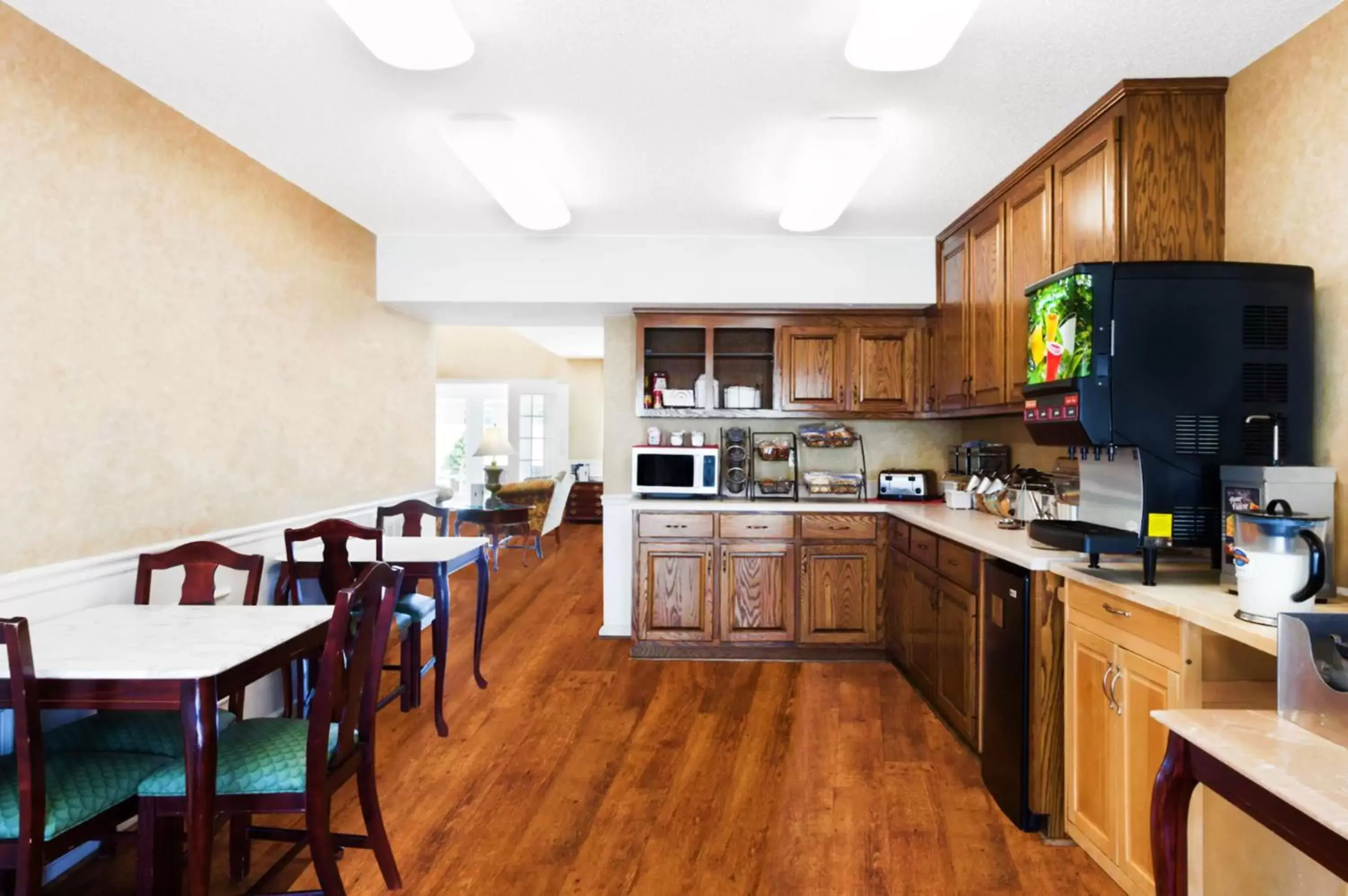 Buffet breakfast in Baymont by Wyndham Tullahoma Buffet breakfast in Baymont by Wyndham Tullahoma