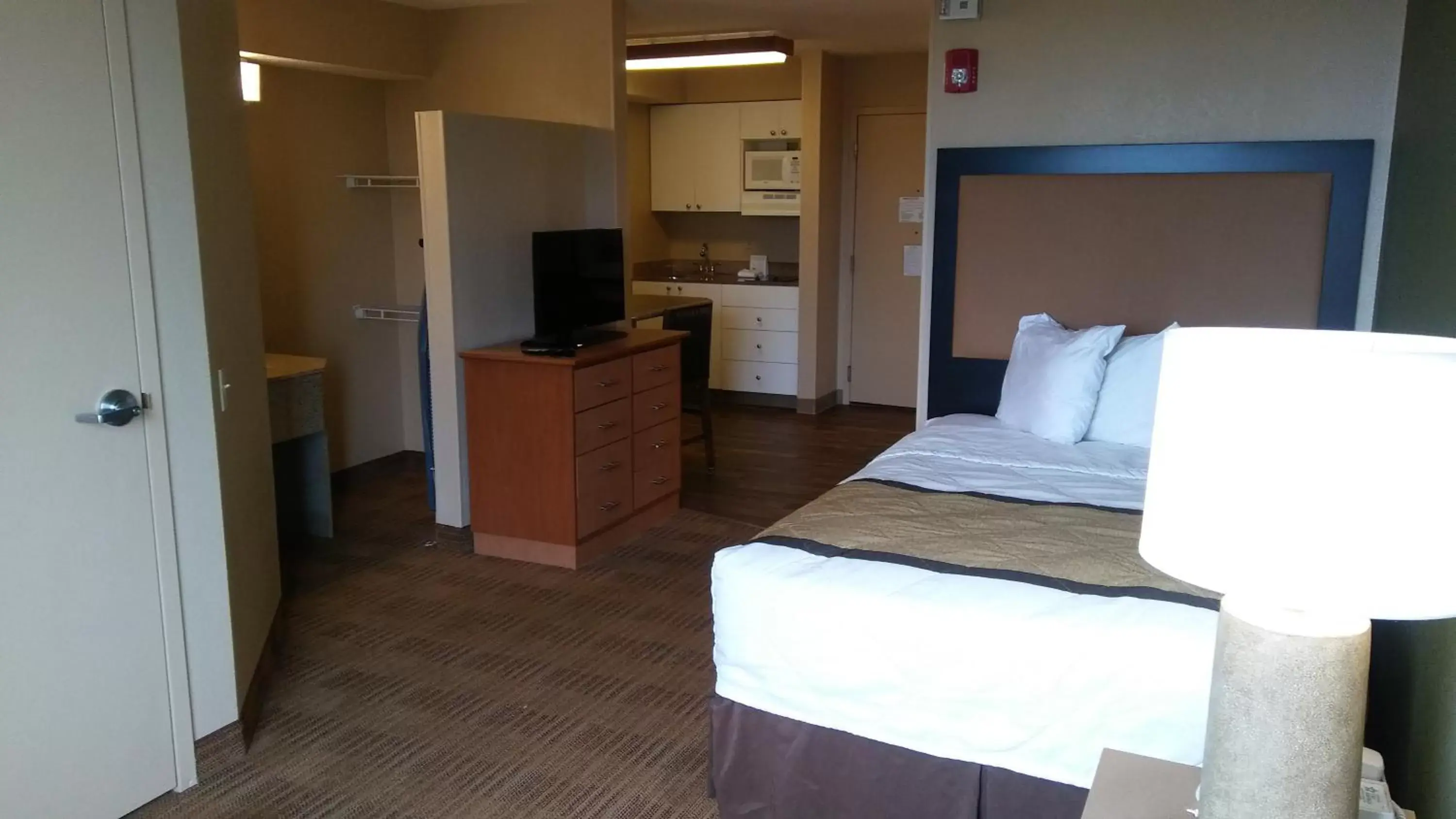 Bed in Extended Stay America - Atlanta - Marietta - Interstate N. Pkwy