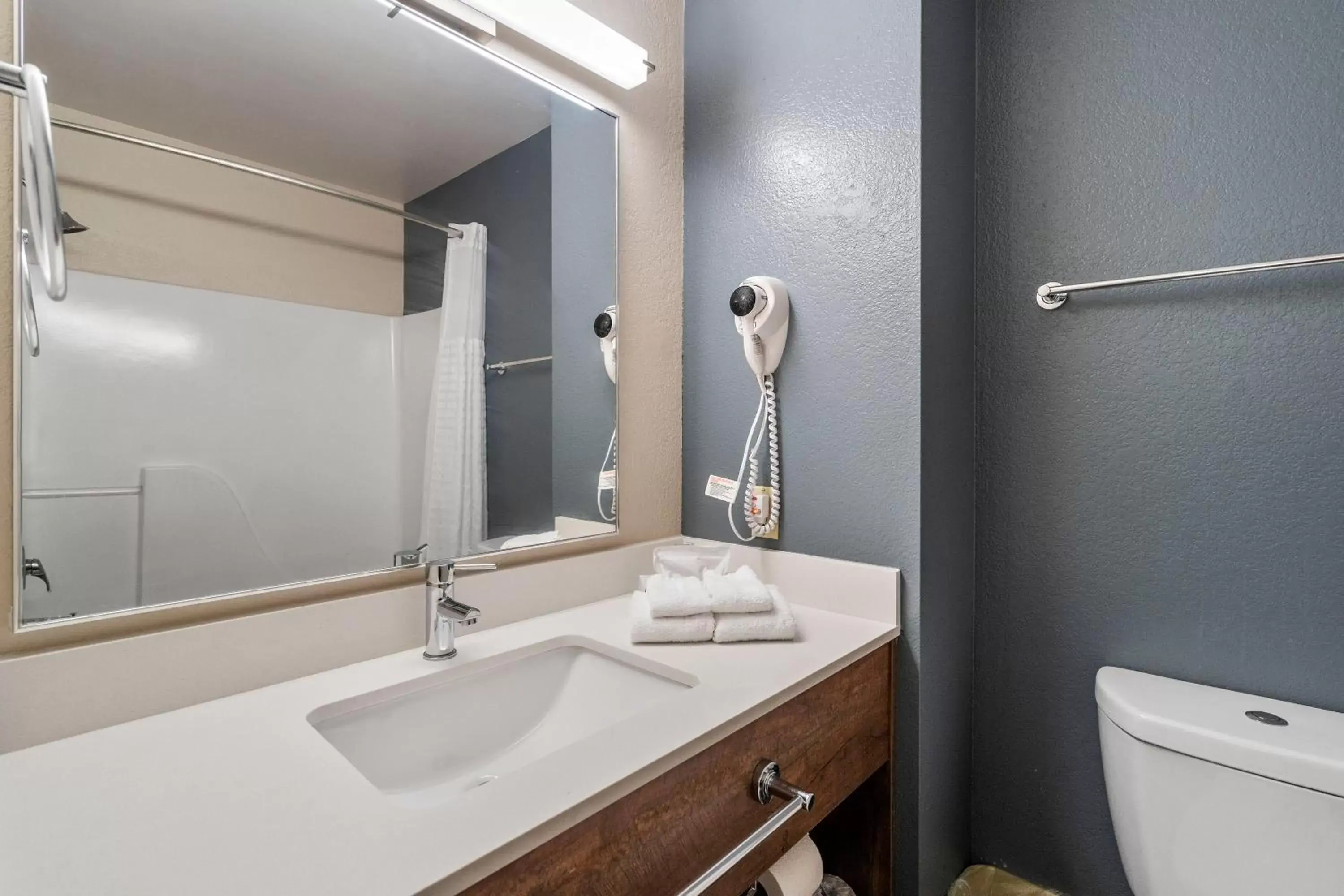 Bathroom in Extended Stay America Premier Suites - Seattle - Bellevue - Downtown