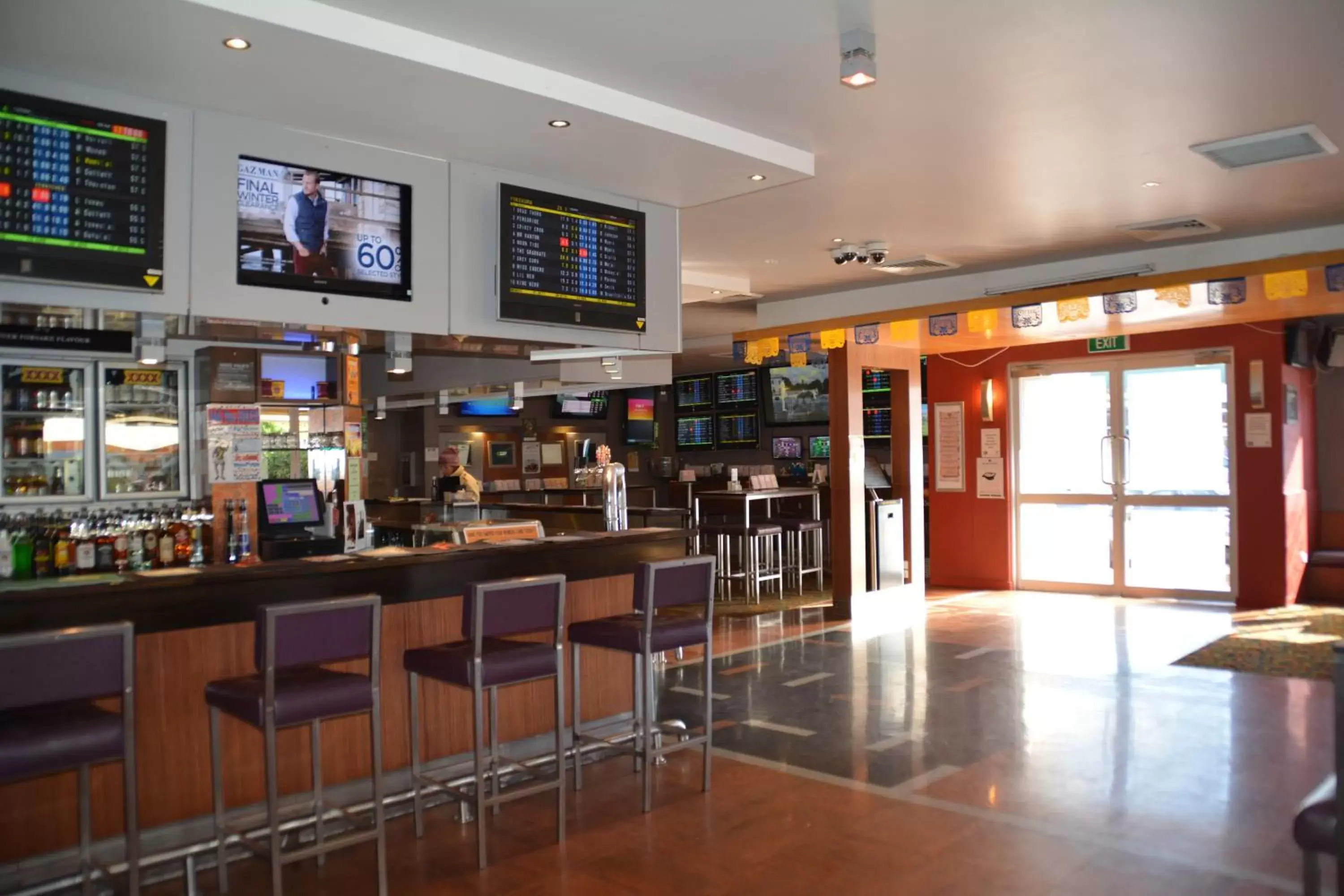 Lounge or bar in O'Shea's Royal Hotel