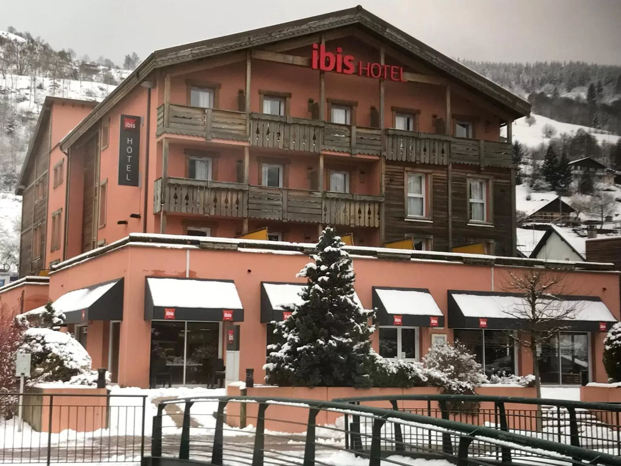 Facade/entrance, Winter in ibis La Bresse Gérardmer