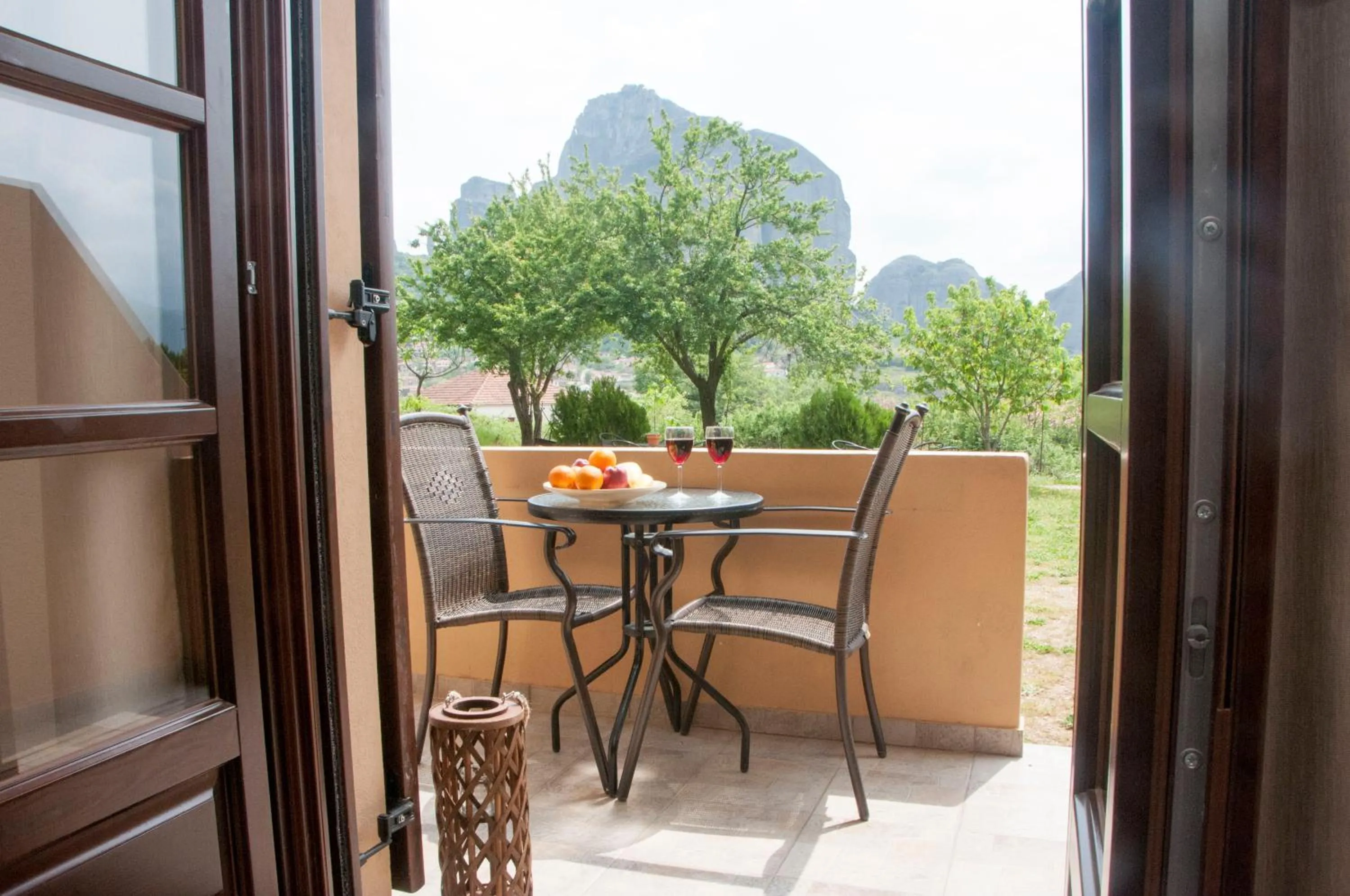 Double Room Ground Floor with Garden & Meteora View  in Hotel Doupiani House