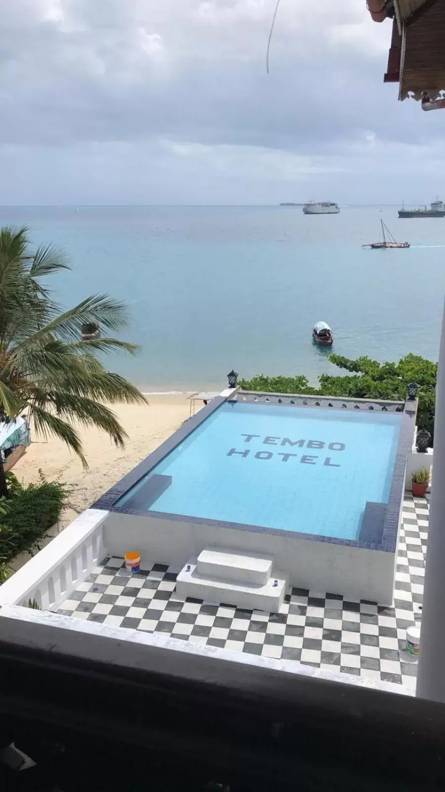 Beach, Swimming Pool in Tembo House Hotel