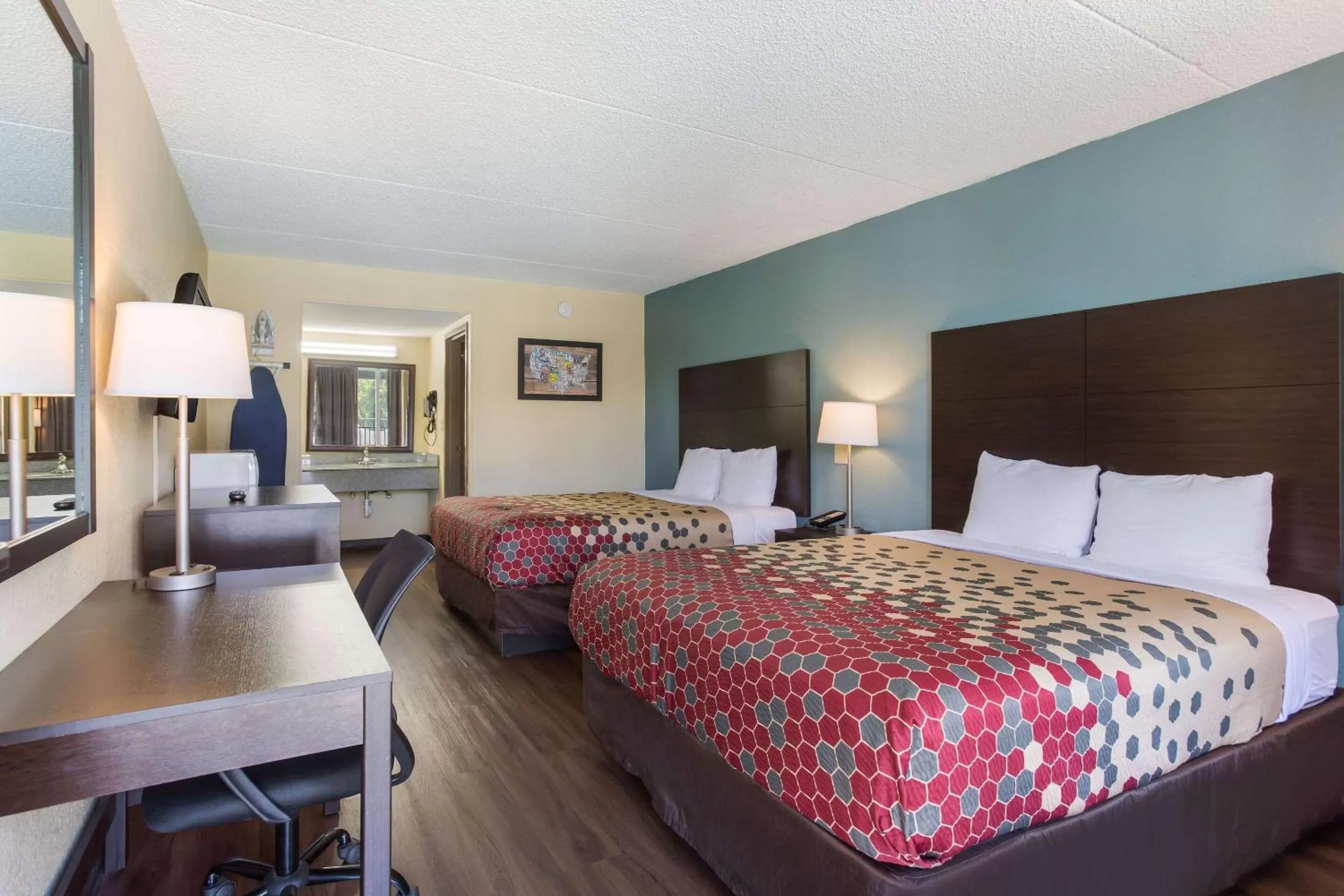 Photo of the whole room, Bed in Econo Lodge Gallatin - Metro Nashville