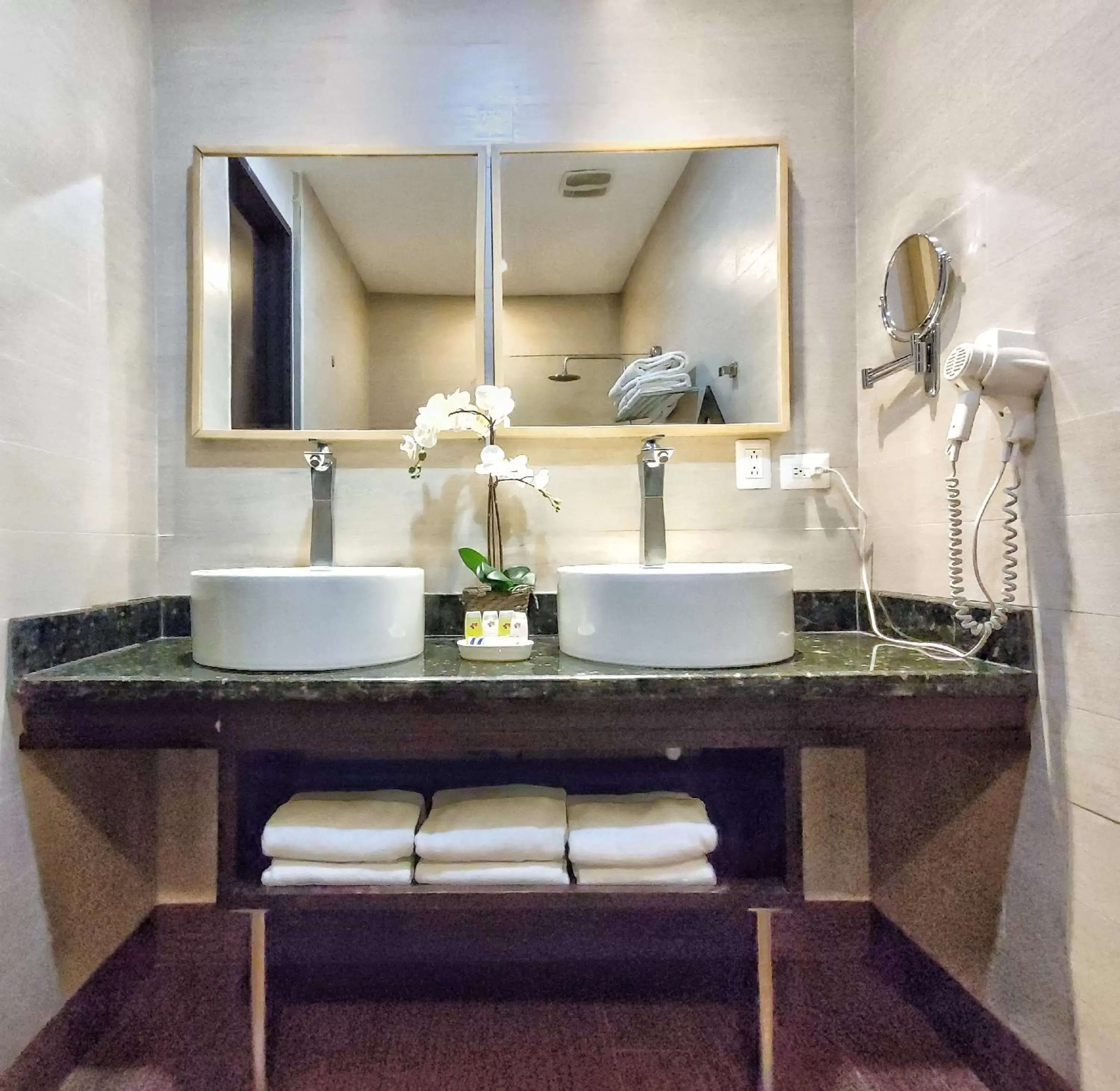 Bathroom in Weston Suites Hotel