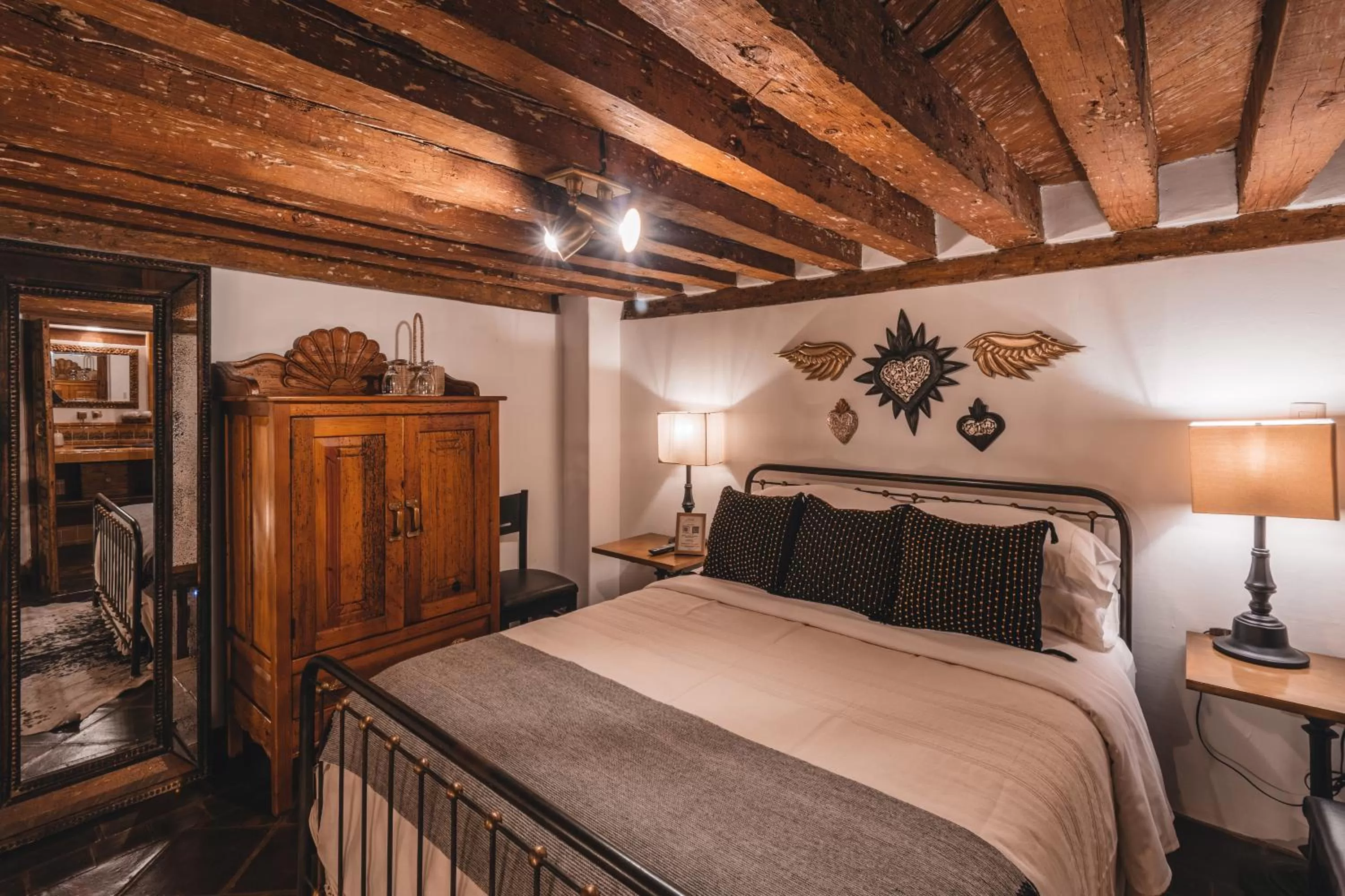 Photo of the whole room, Bed in El Edén Hotel Boutique