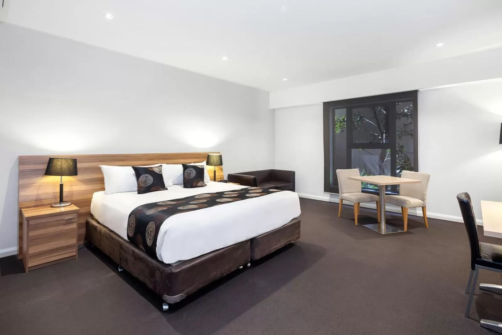 Photo of the whole room, Bed in Ballarat Suites