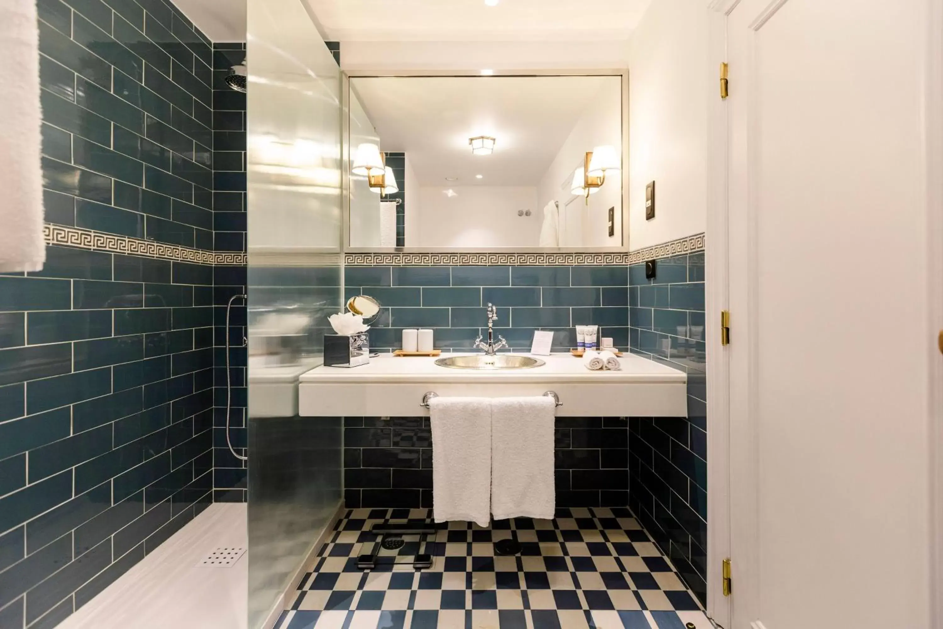 Shower, Bathroom in The Albatroz Hotel