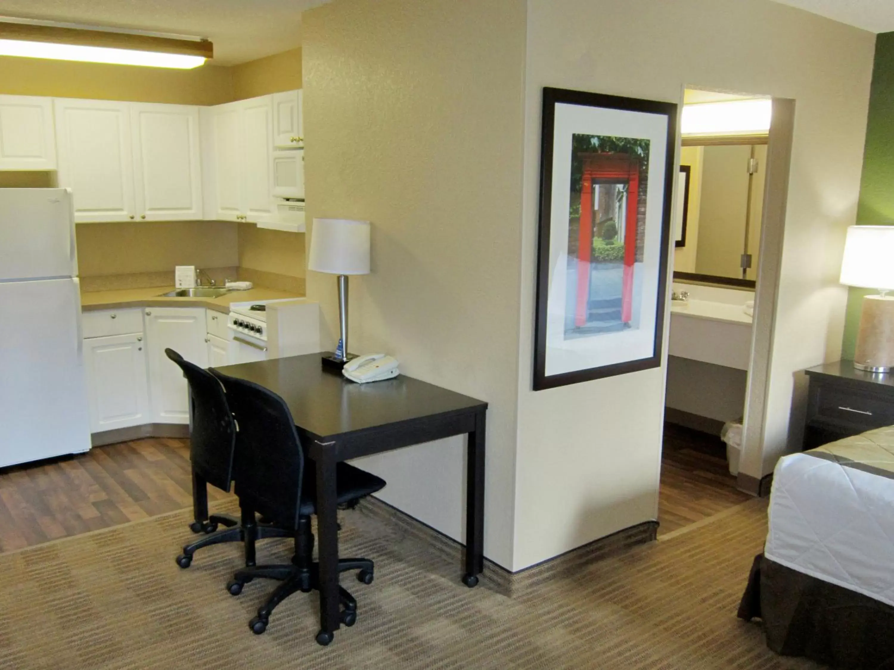 Kitchen or kitchenette in Extended Stay America Suites - Oakland - Alameda Airport