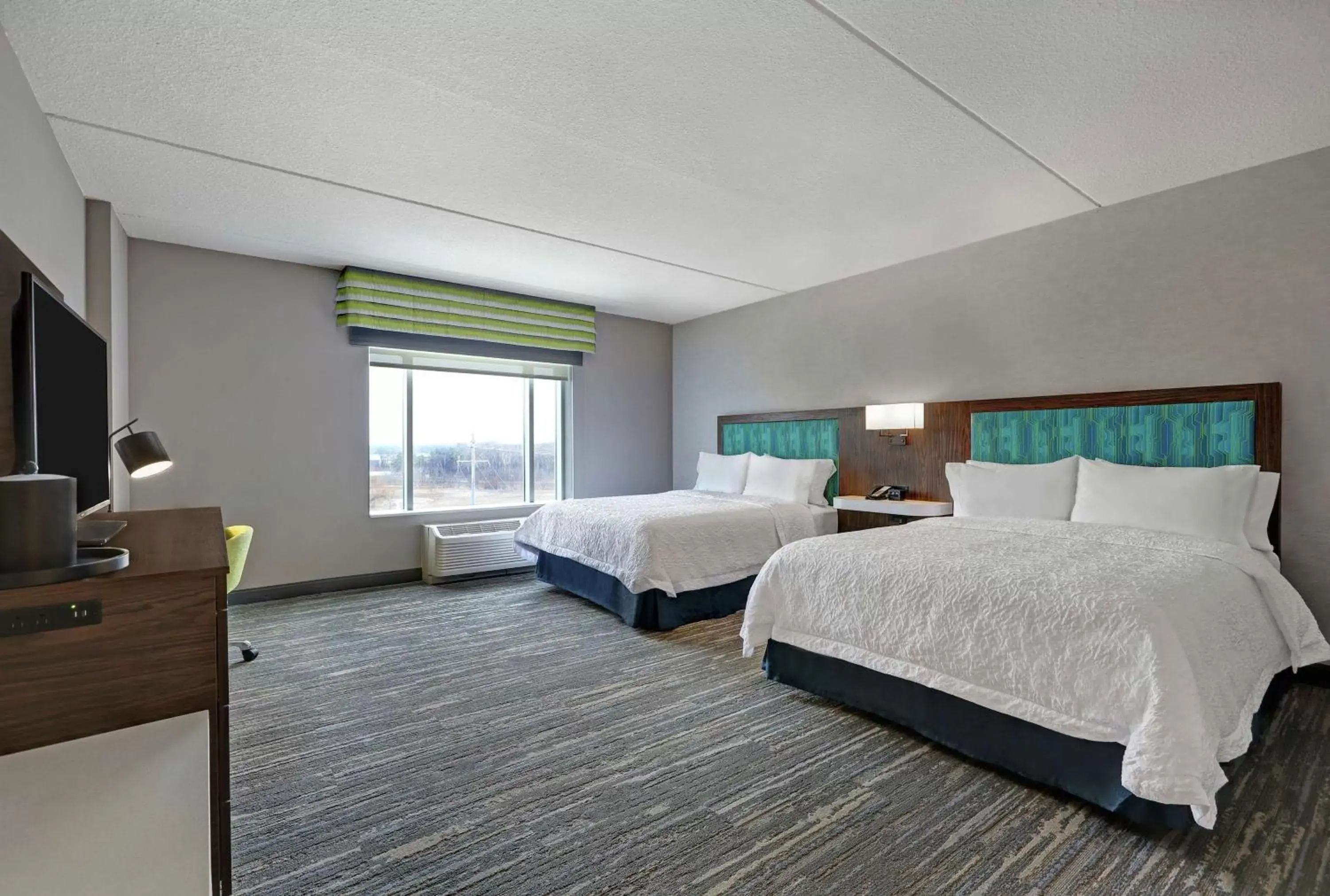 View (from property/room), Bed in Hampton Inn Peterborough View (from property/room), Bed in Hampton Inn Peterborough