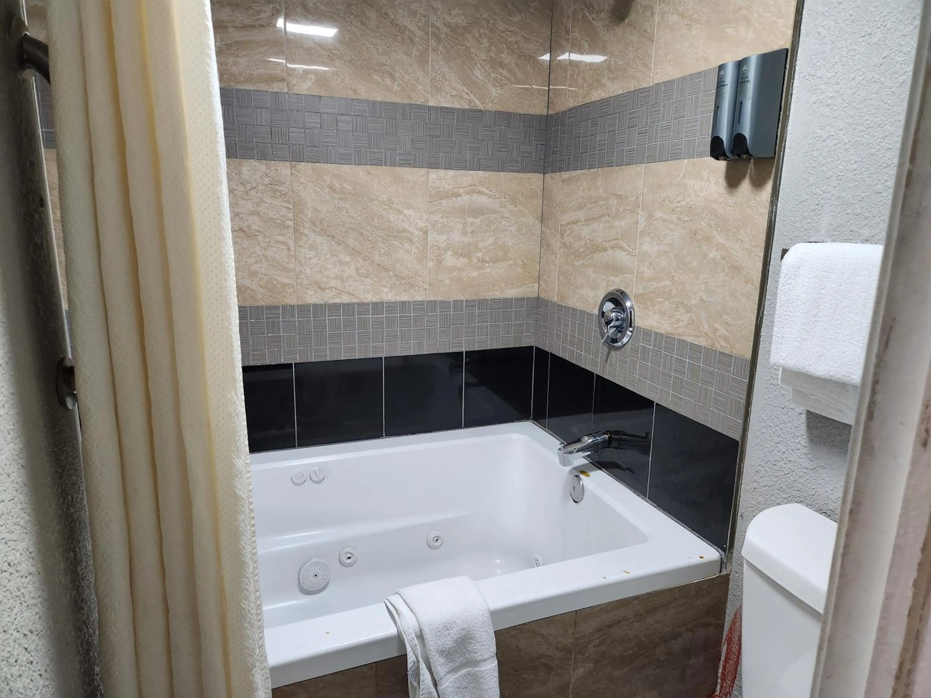 Shower in Americas Best Value Inn and Suites Little Rock