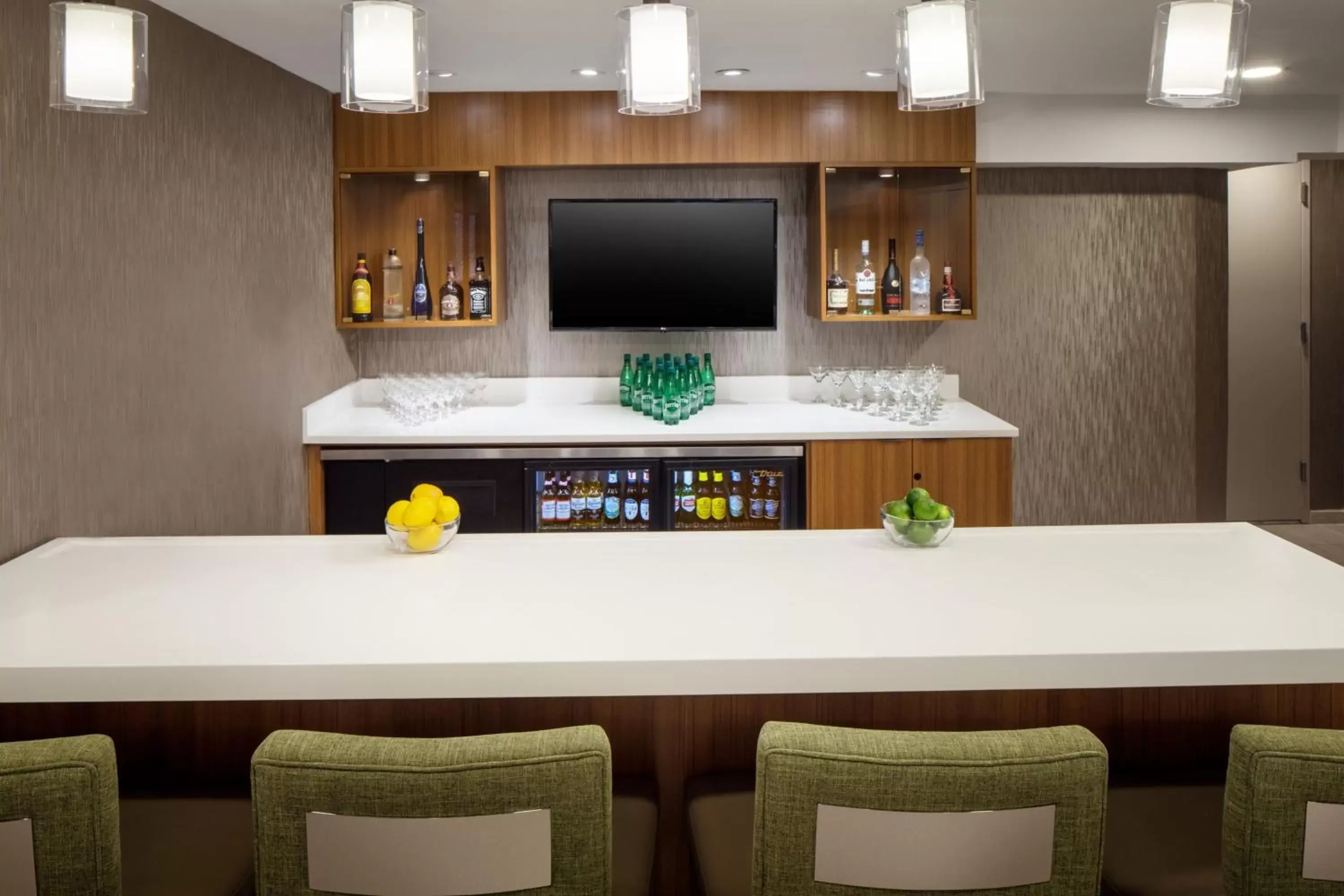 Lobby or reception, TV/Entertainment Center in SpringHill Suites by Marriott New York JFK Airport Jamaica