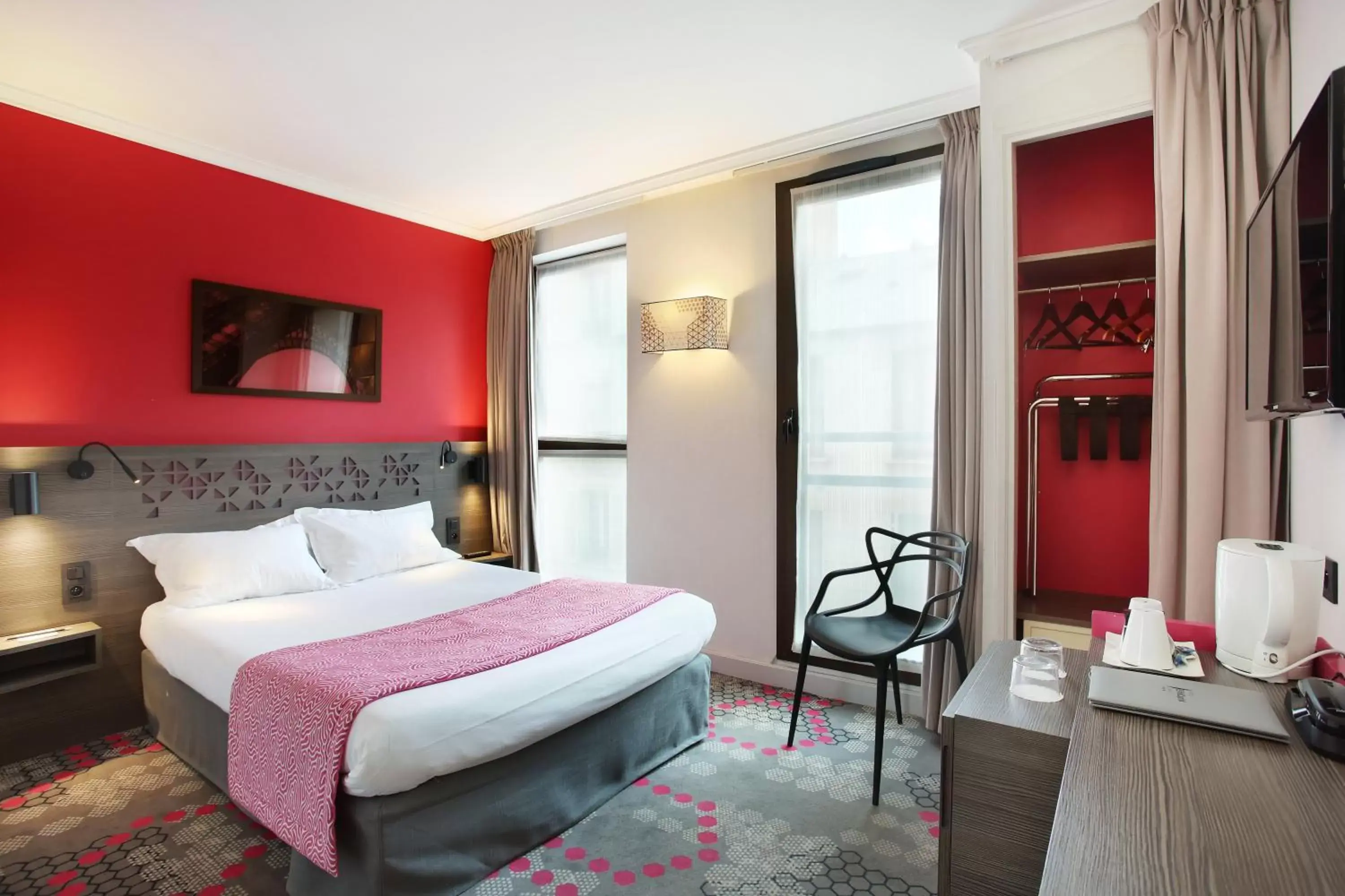 Bedroom, Bed in Hotel Eiffel Capitol