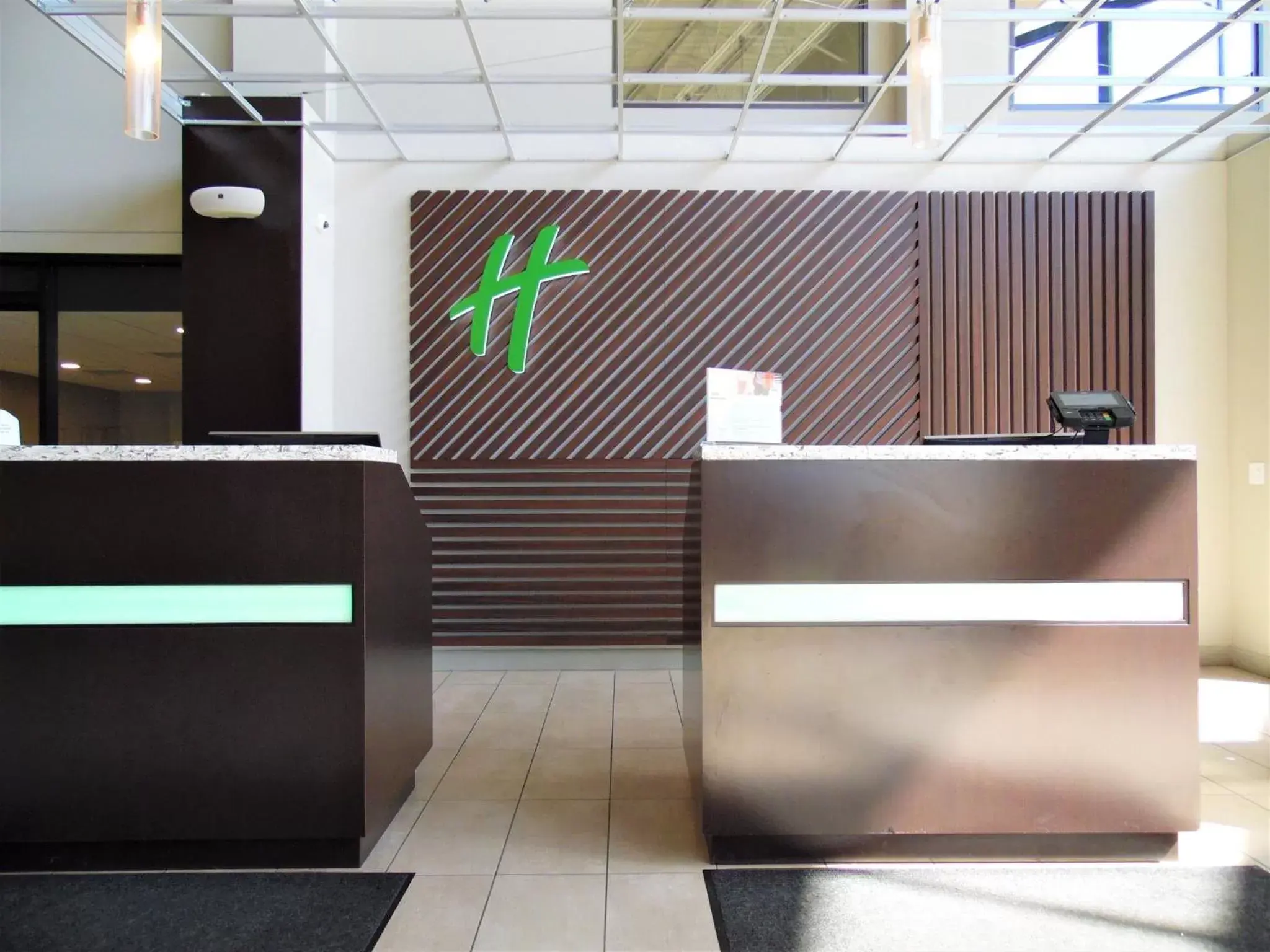 Property building, Lobby/Reception in Holiday Inn - Bloomington - Normal, an IHG Hotel