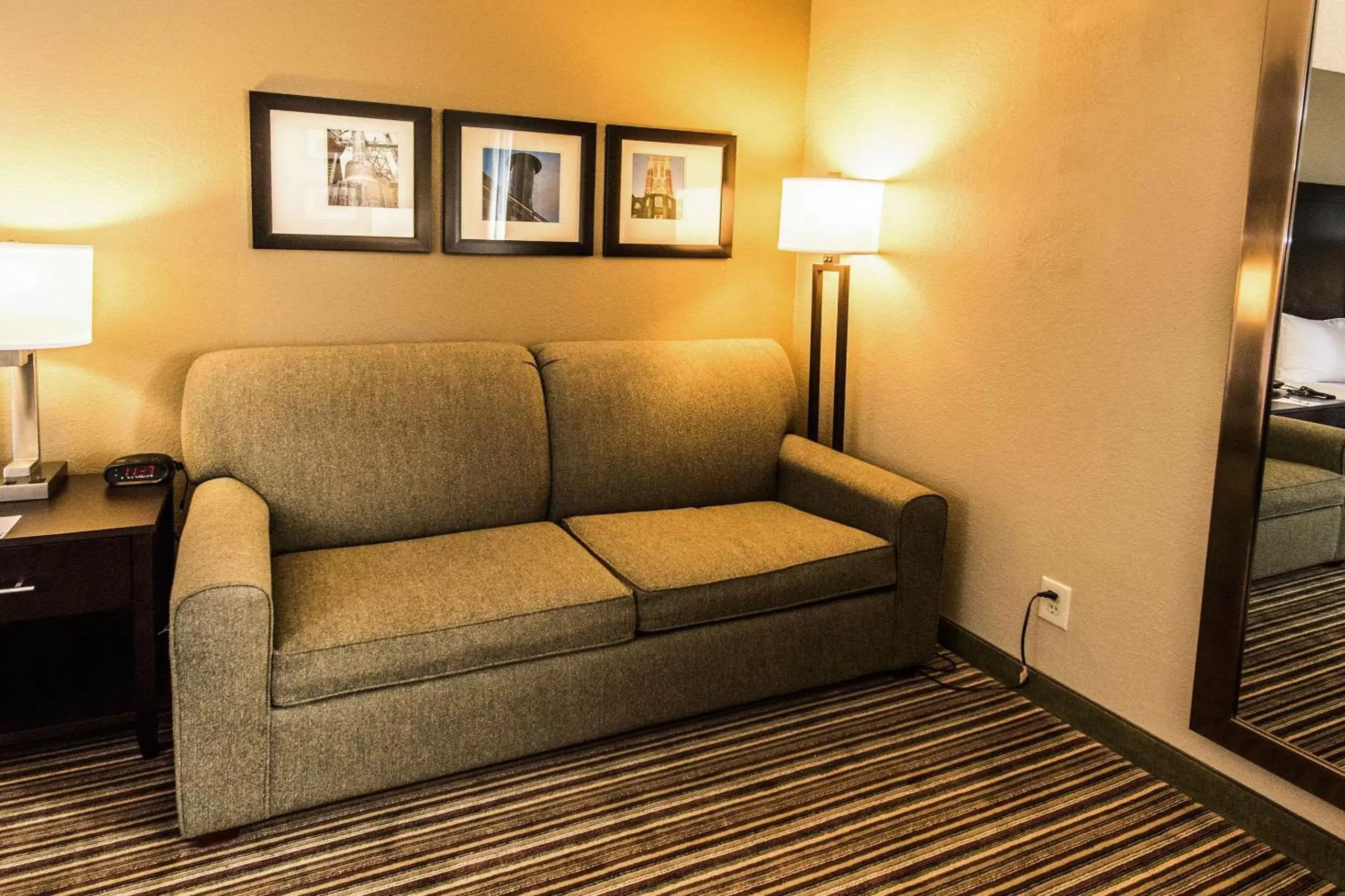 Photo of the whole room, Seating Area in Comfort Inn Lehigh Valley West