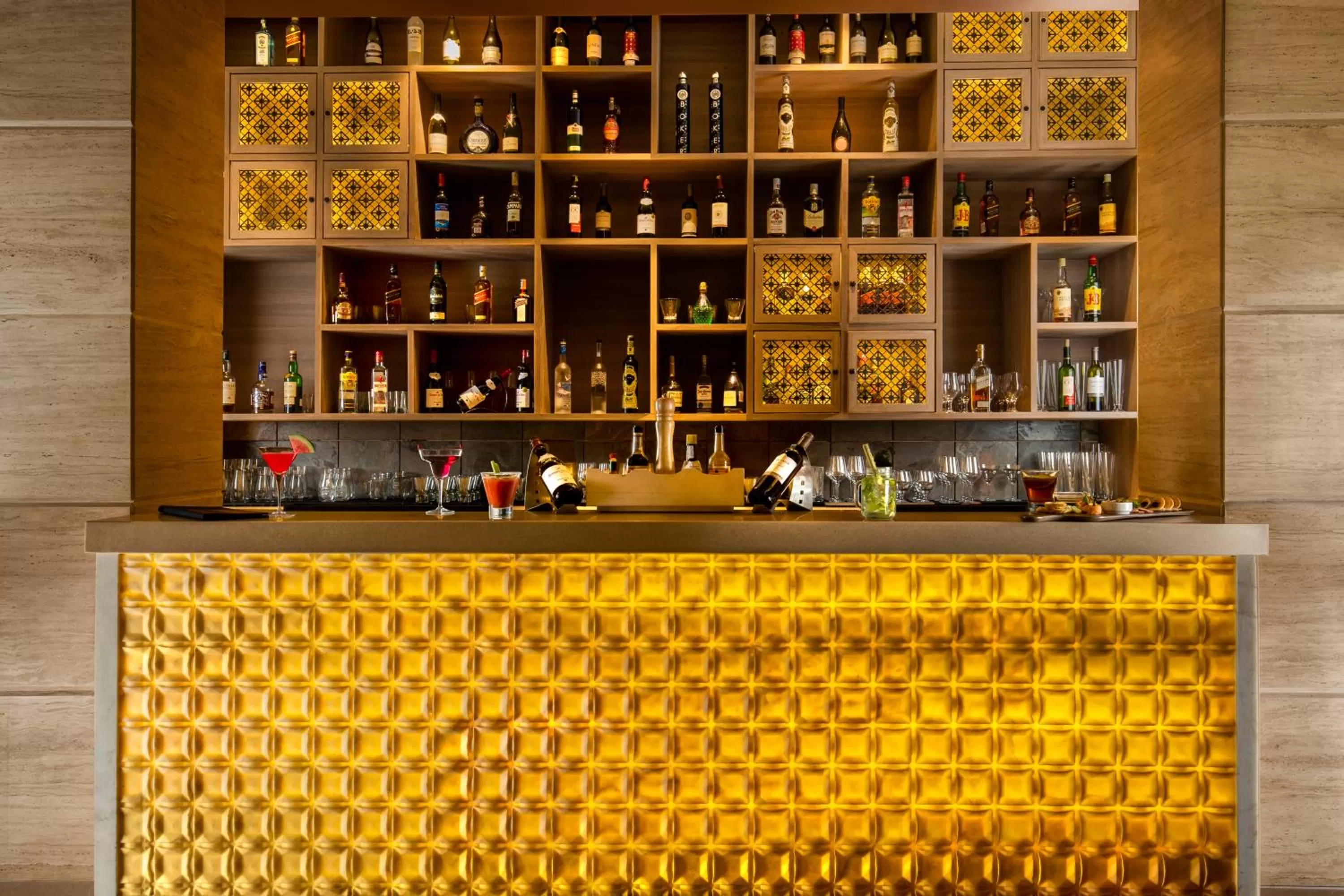 Lounge or bar in Sandal Suites by Lemon Tree Hotels