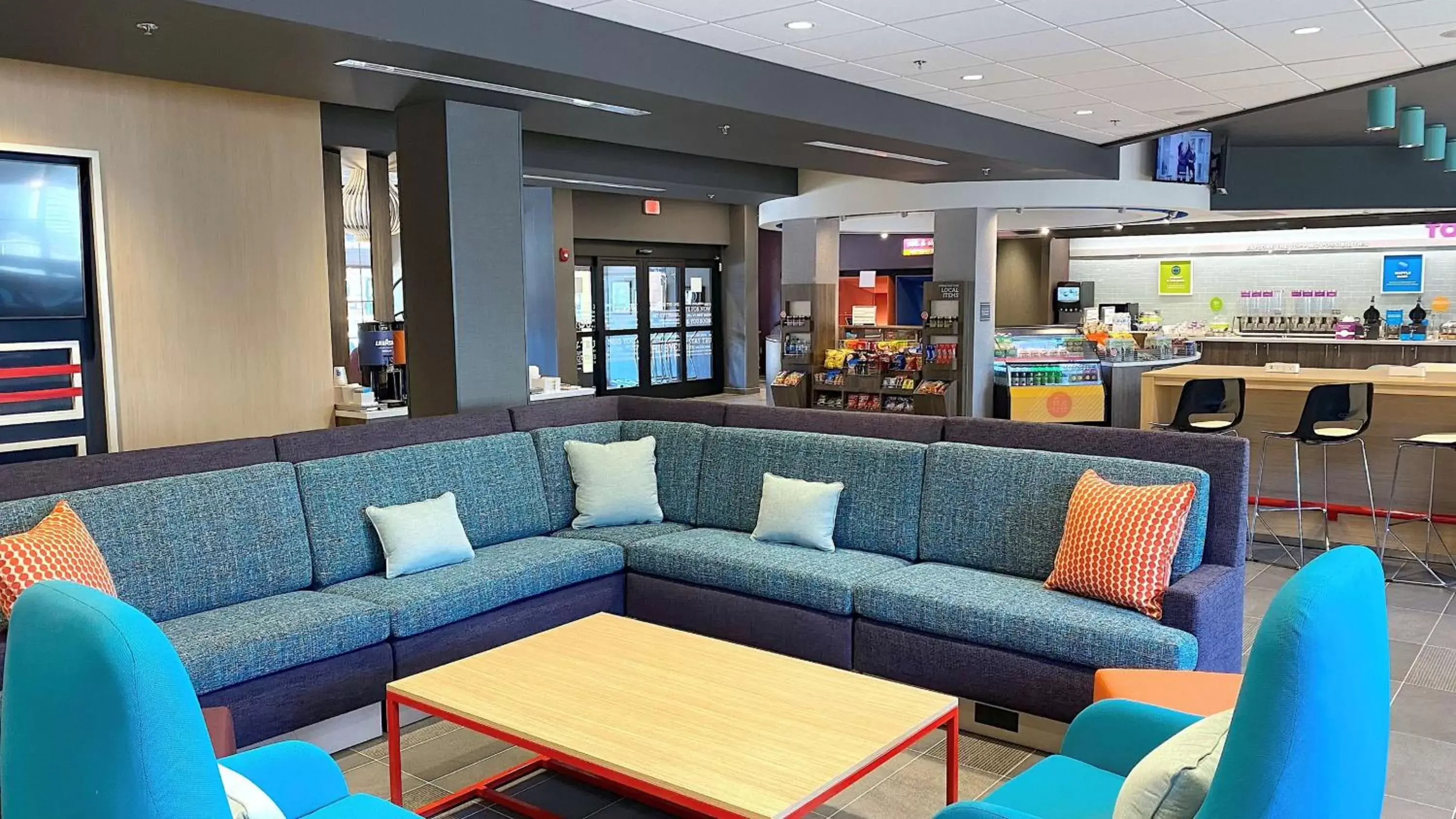 Lobby or reception, Lounge/Bar in Tru By Hilton Baltimore Harbor East