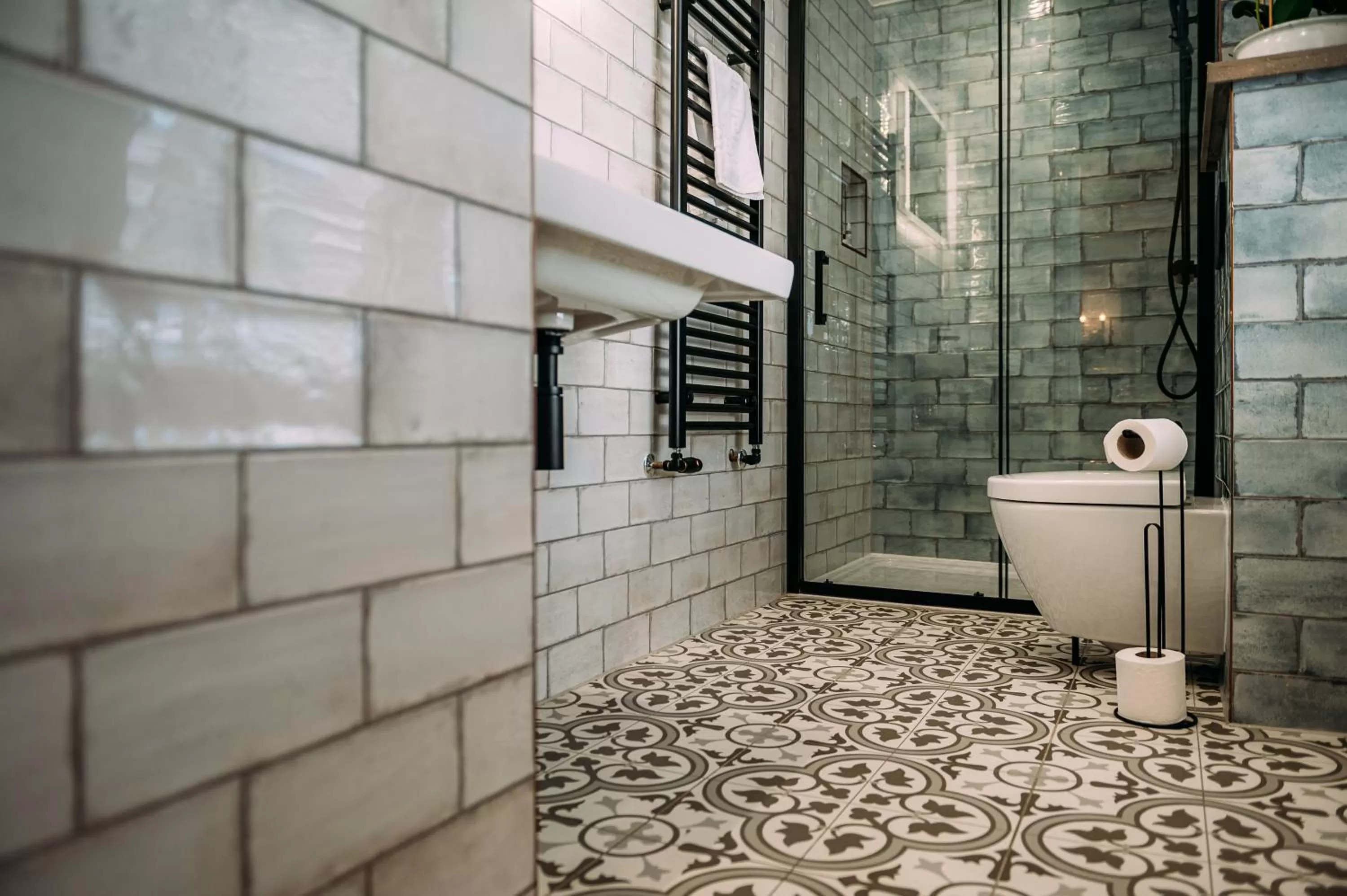 Shower in The Queens Hotel