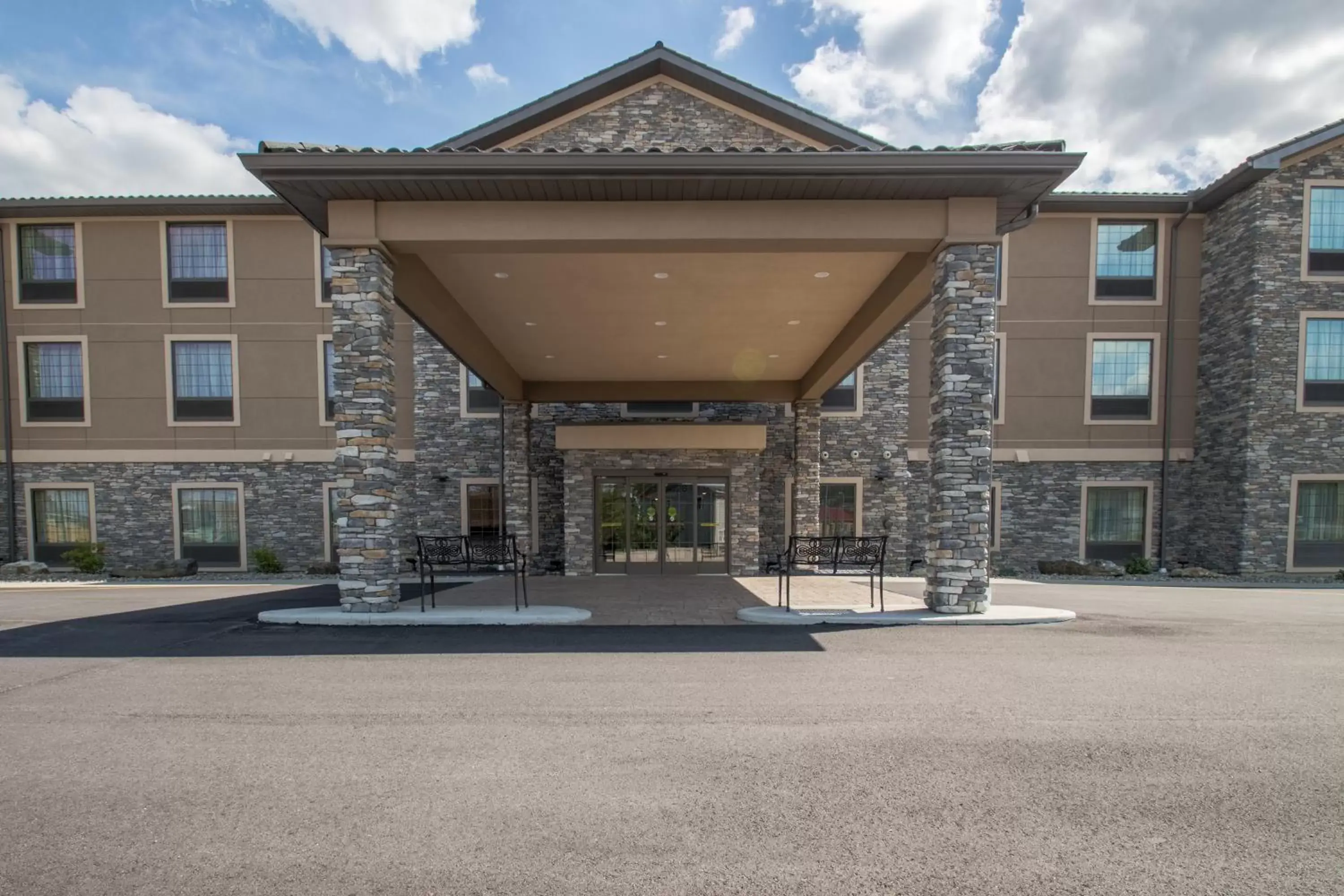 Facade/entrance in Cobblestone Inn & Suites - St Marys