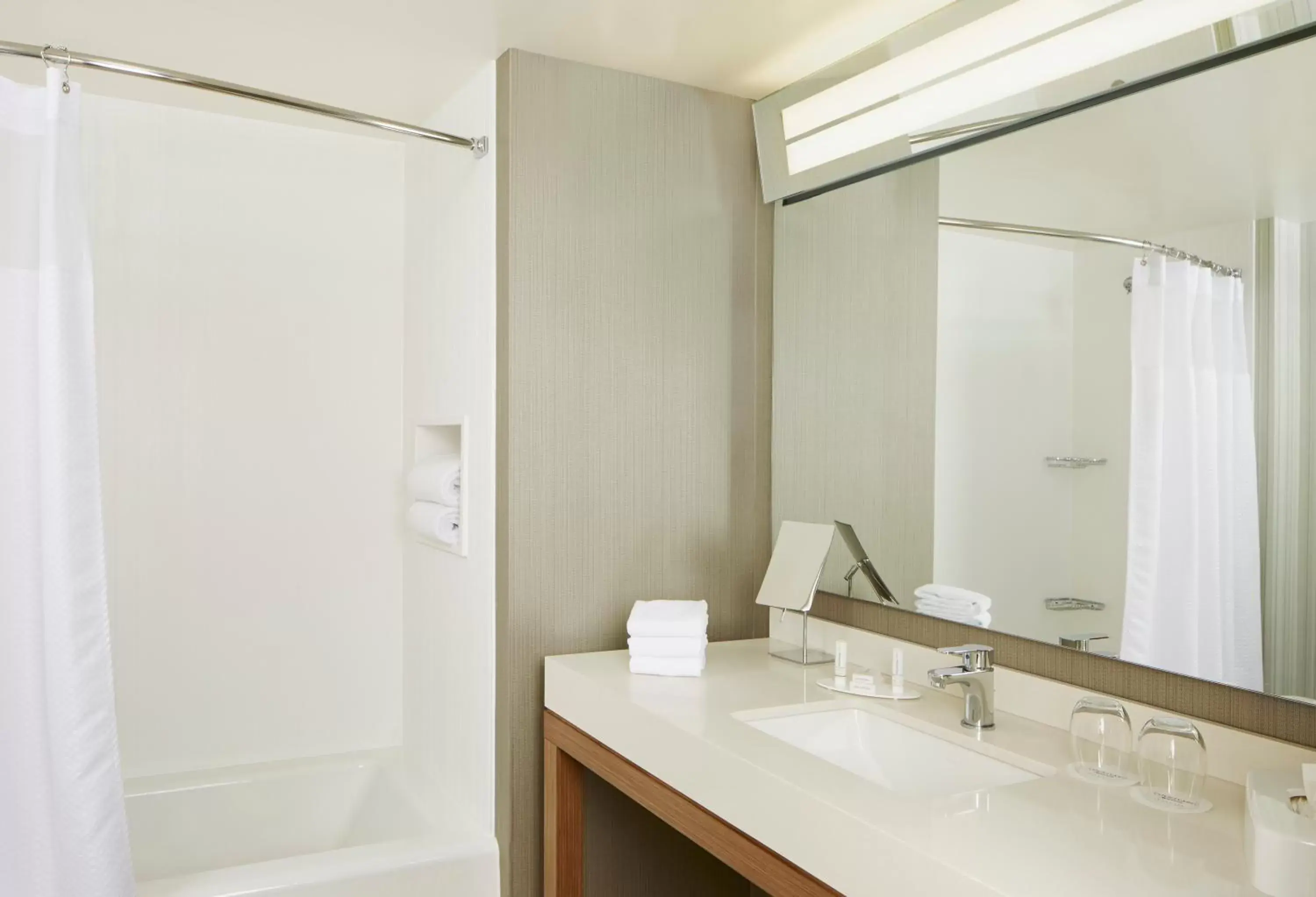 Bathroom in Courtyard by Marriott Lake George