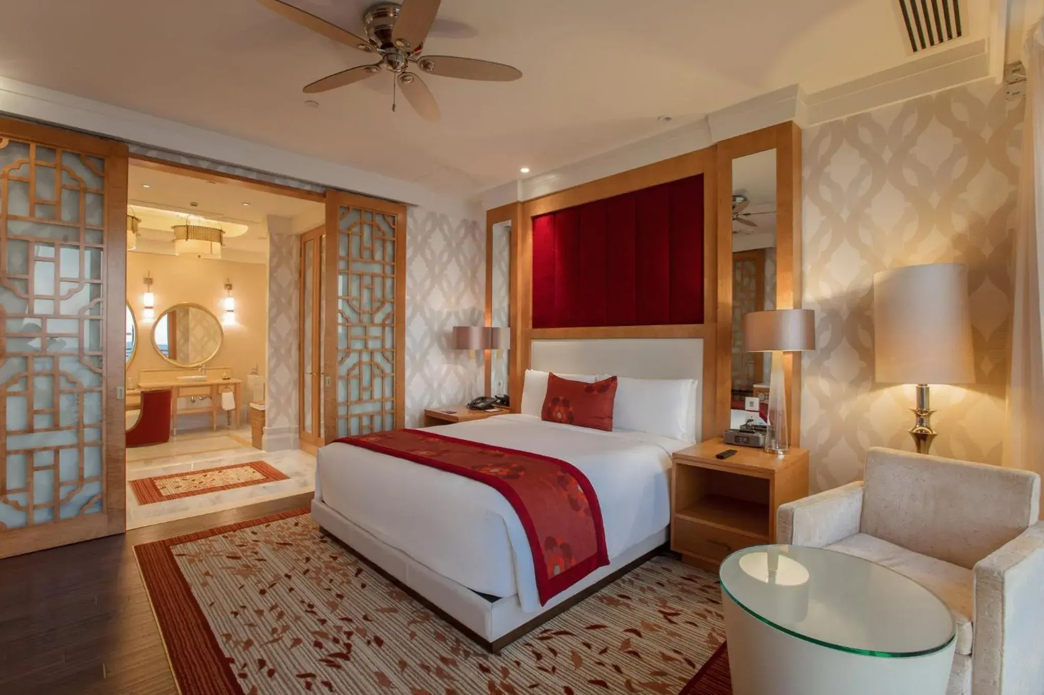 Photo of the whole room, Bed in InterContinental Grand Ho Tram