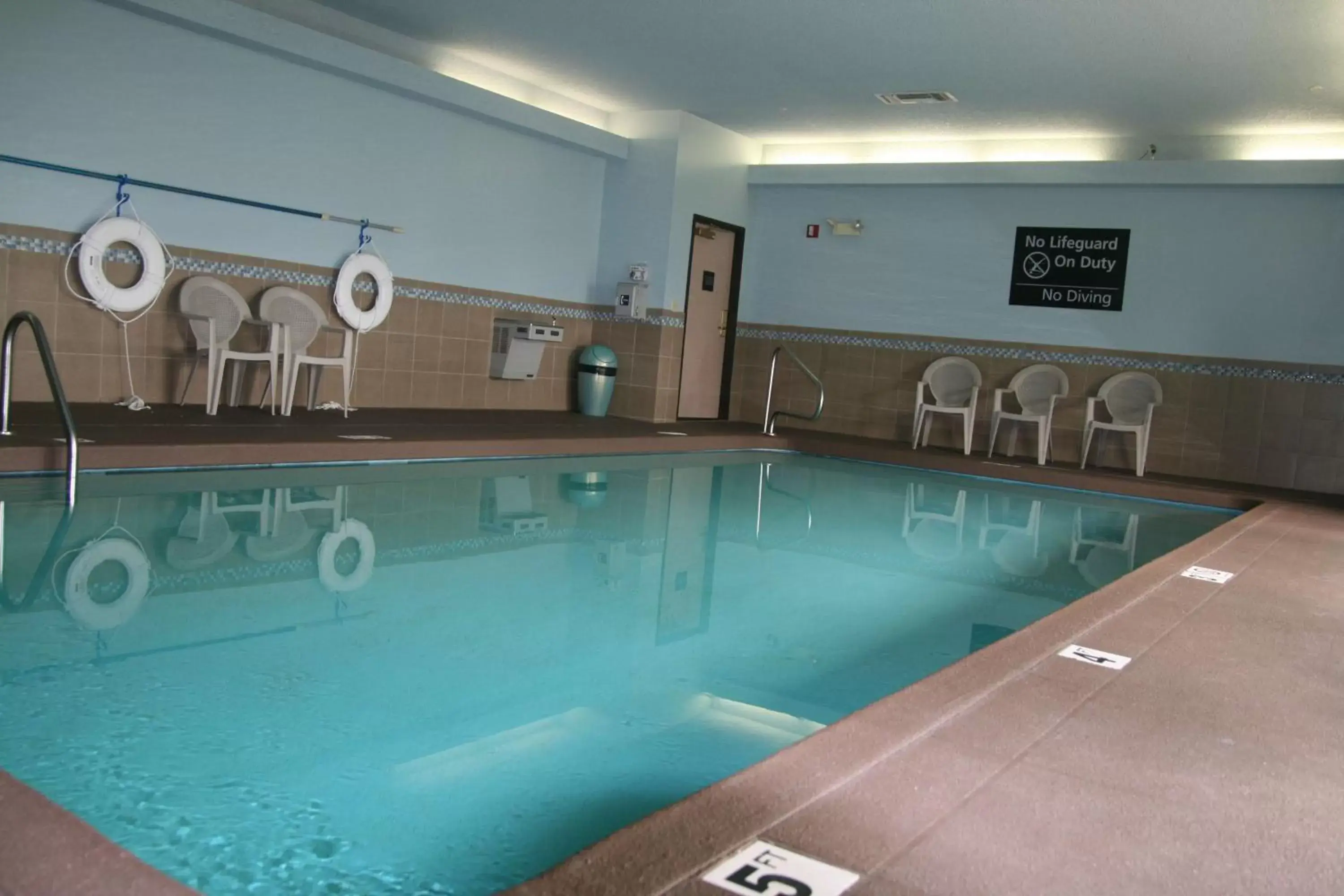 Pool view, Swimming Pool in Hampton Inn Olathe