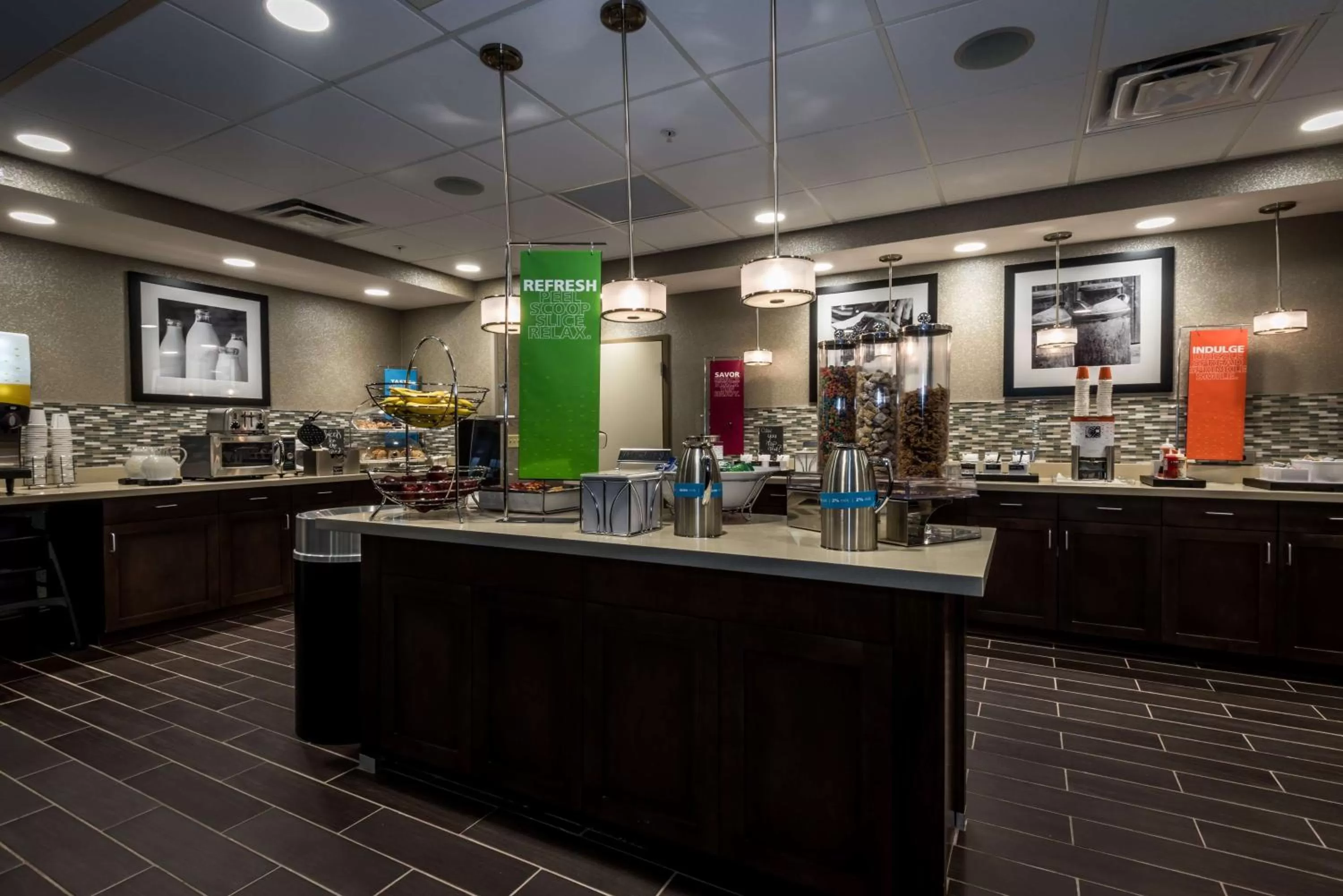 Dining area in Hampton Inn & Suites By Hilton Hammond, In
