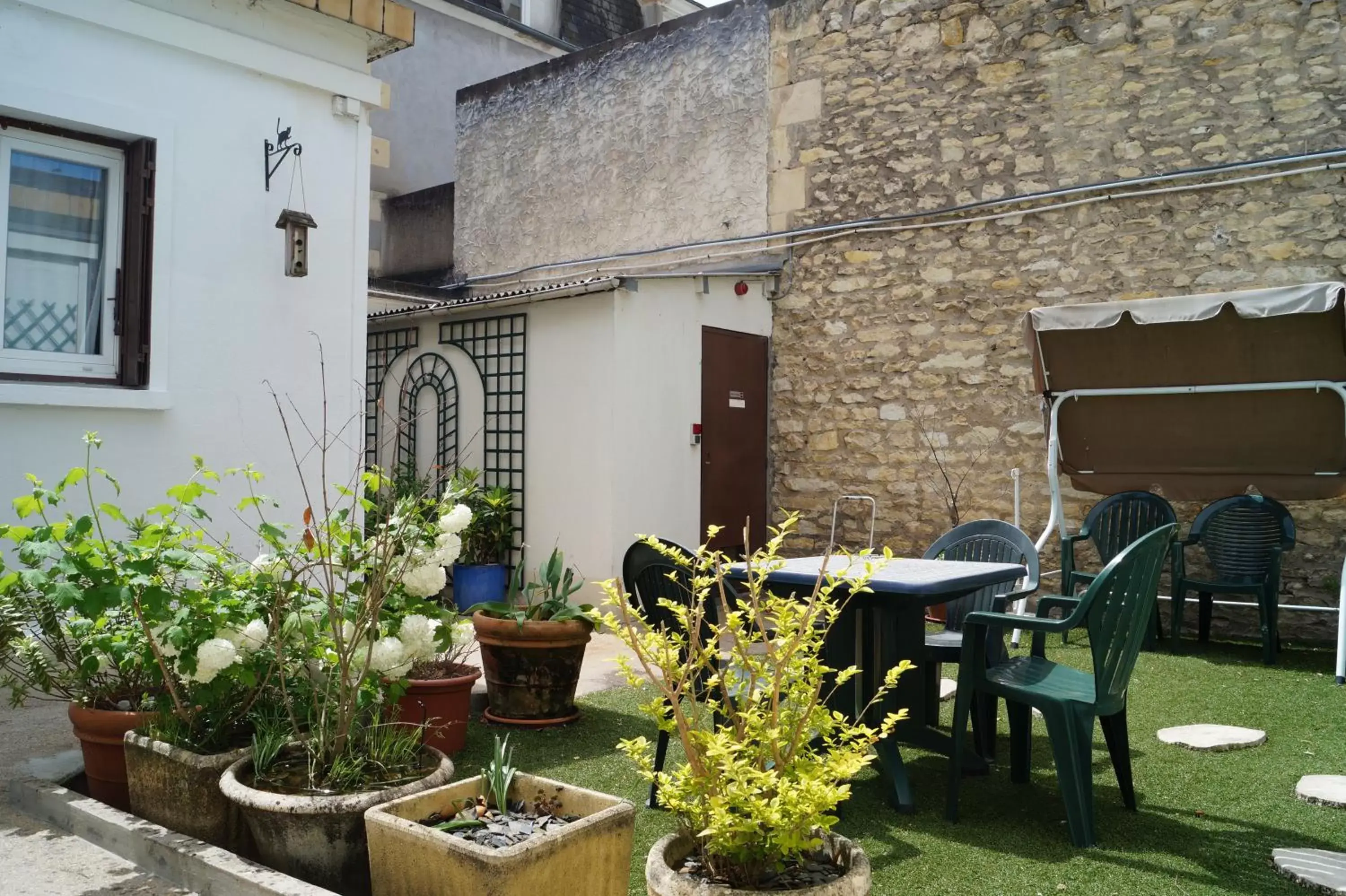 Patio in Hôtel de Verdun