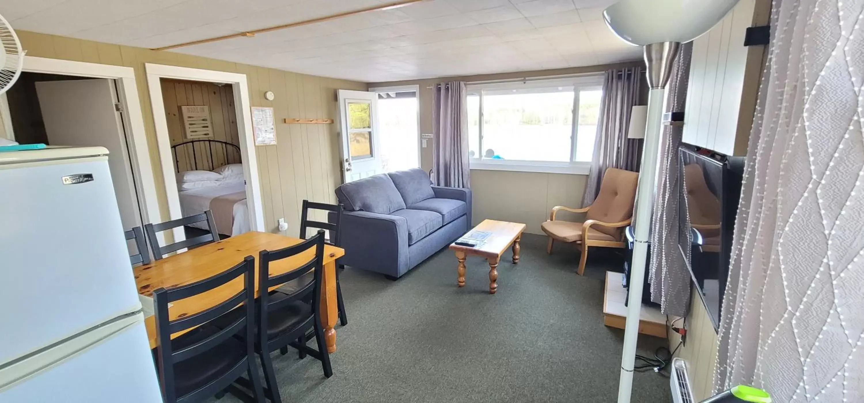 Dining Area in Parkway Cottage Resort and Trading Post