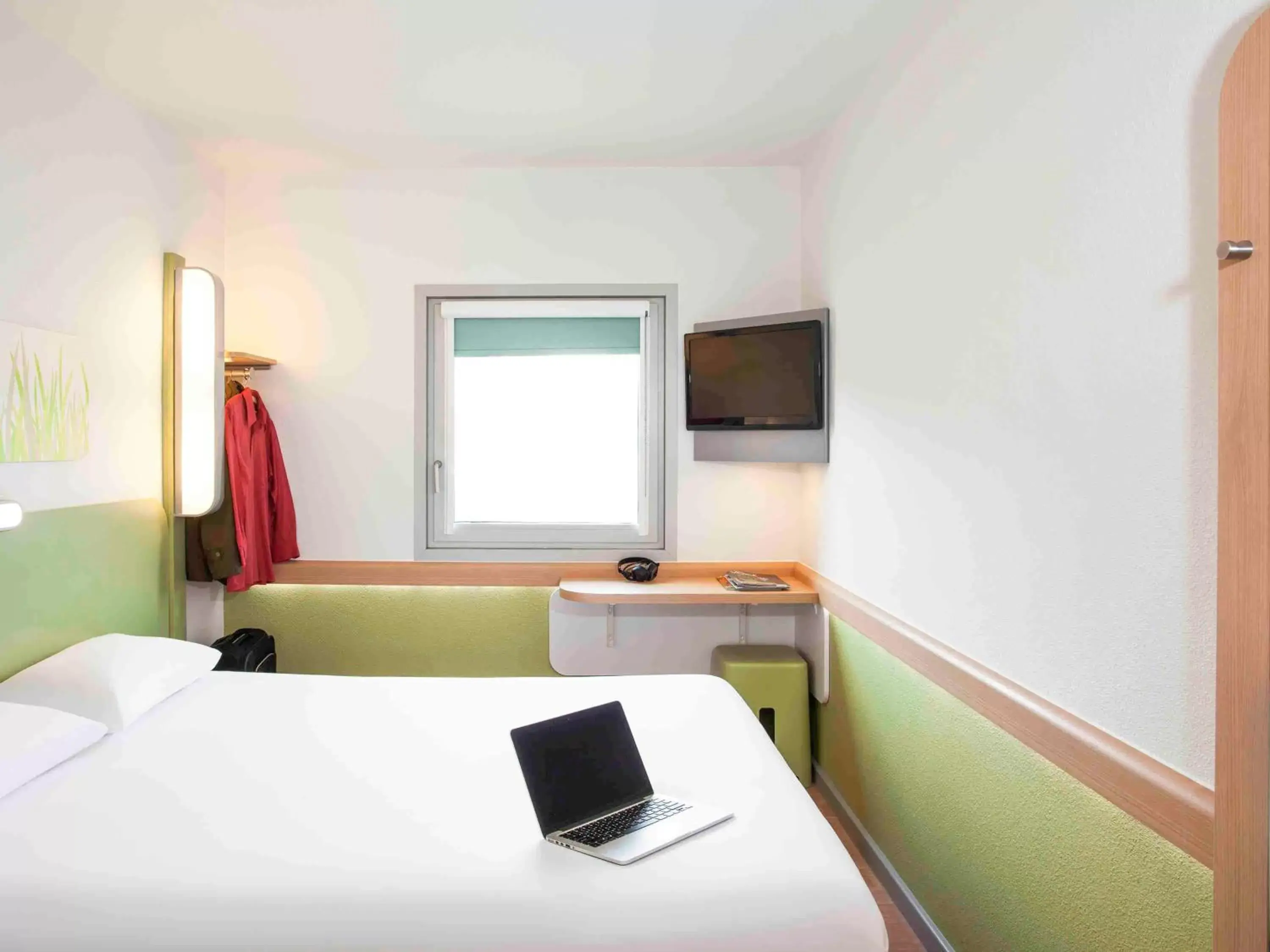 Photo of the whole room, Bed in ibis budget Lyon Est Chaponnay