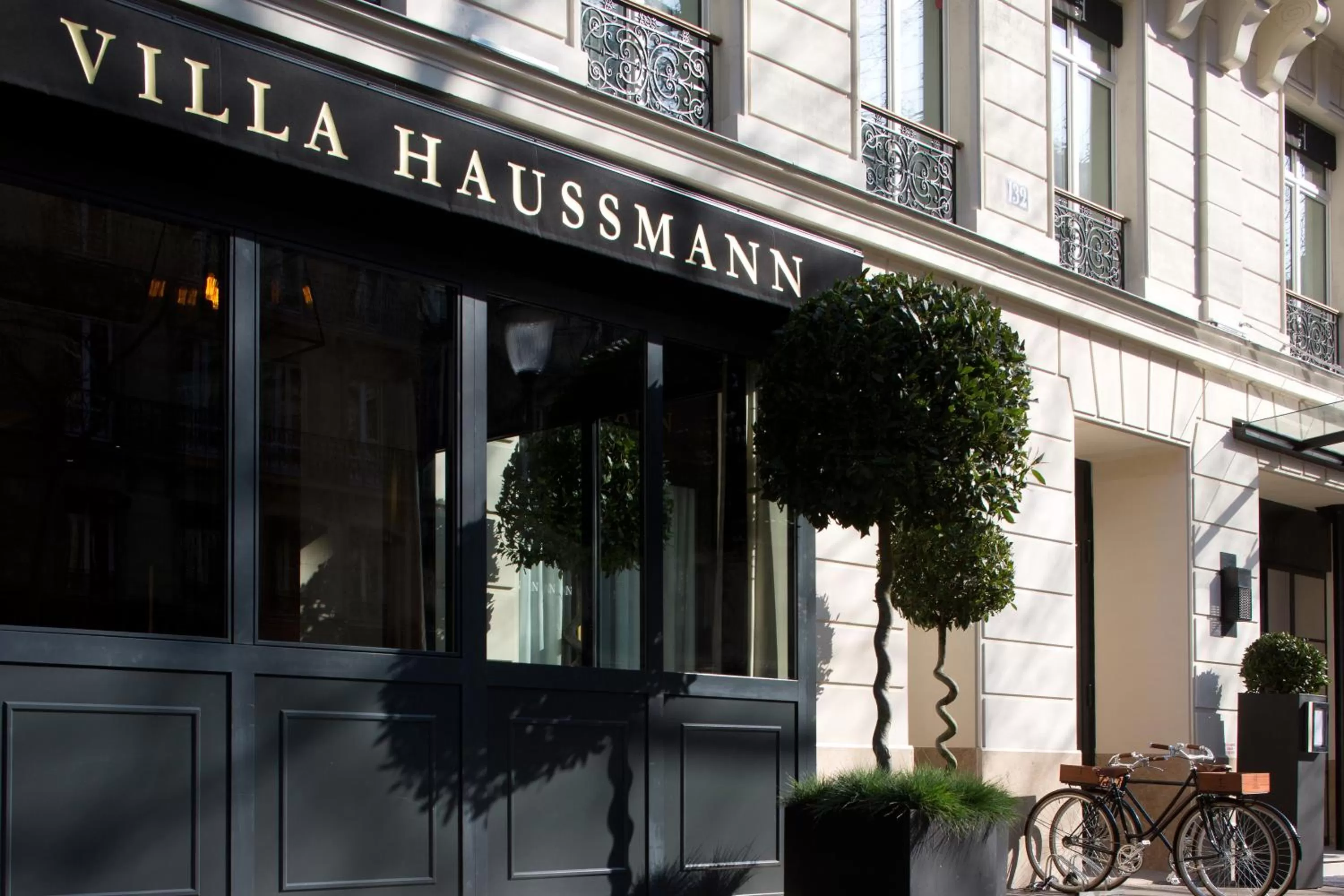 Facade/entrance in La Villa Haussmann