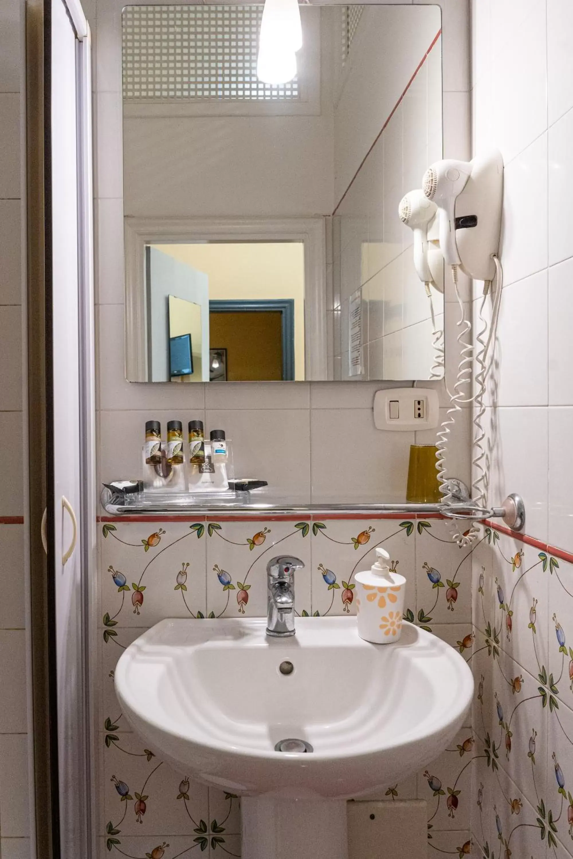 Bathroom in Monteoliveto Bed & Breakfast