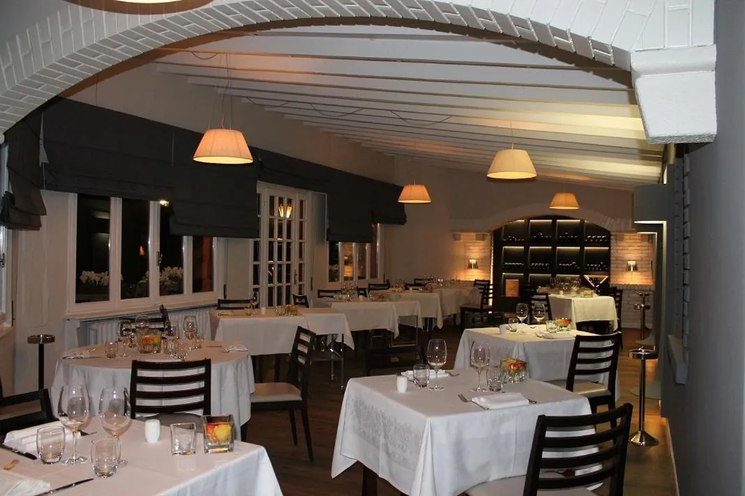 Restaurant/places to eat in Hotel Serenella