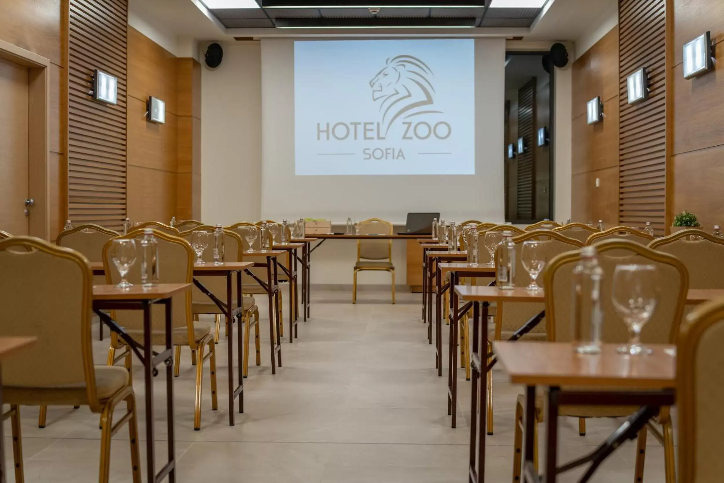 Meeting/conference room, Restaurant/Places to Eat in Hotel ZOO Sofia - Secured Paid Parking