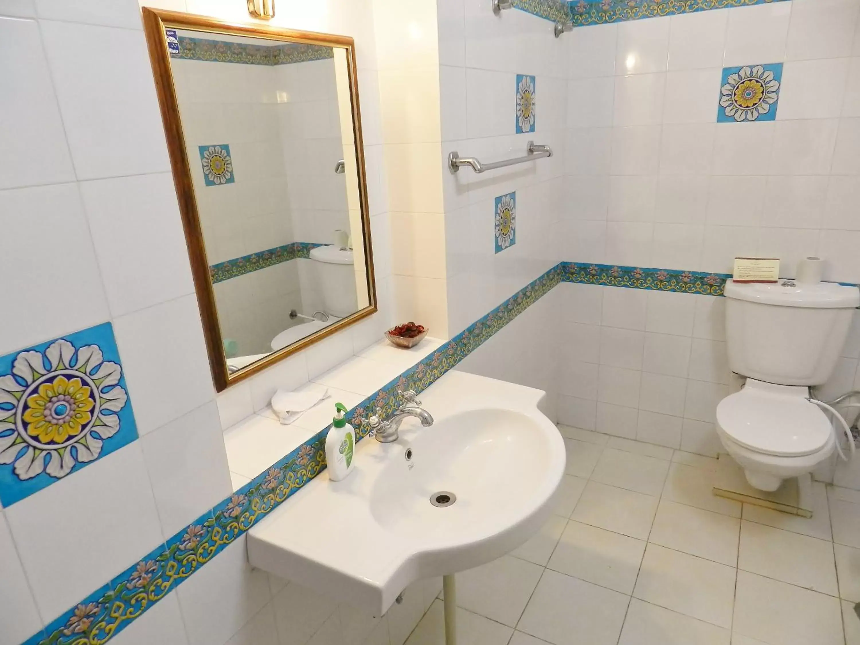 Bathroom in Hotel Arya Niwas