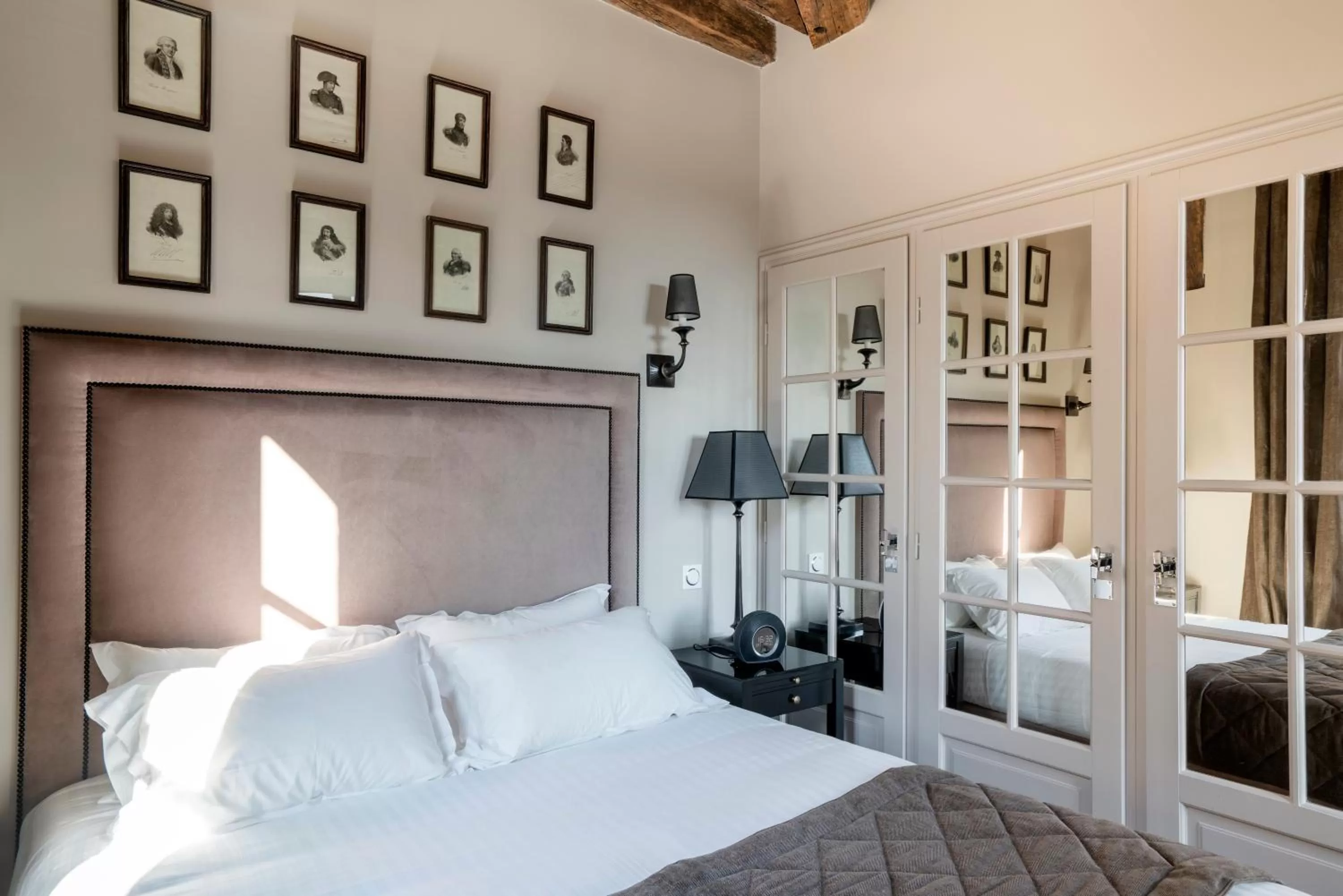 Bed in Hôtel Le Presbytère