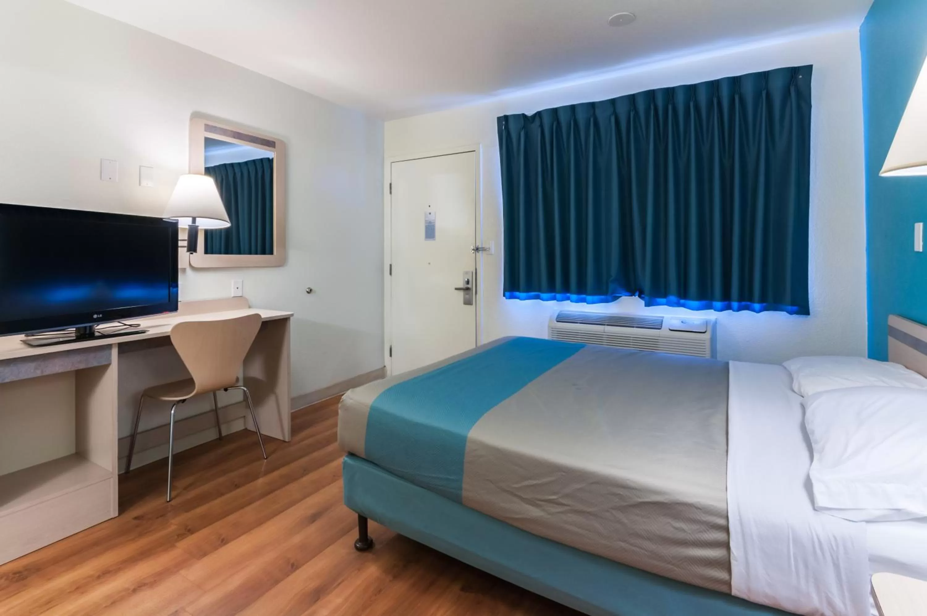 Bedroom, Bed in Motel 6-Green River, UT