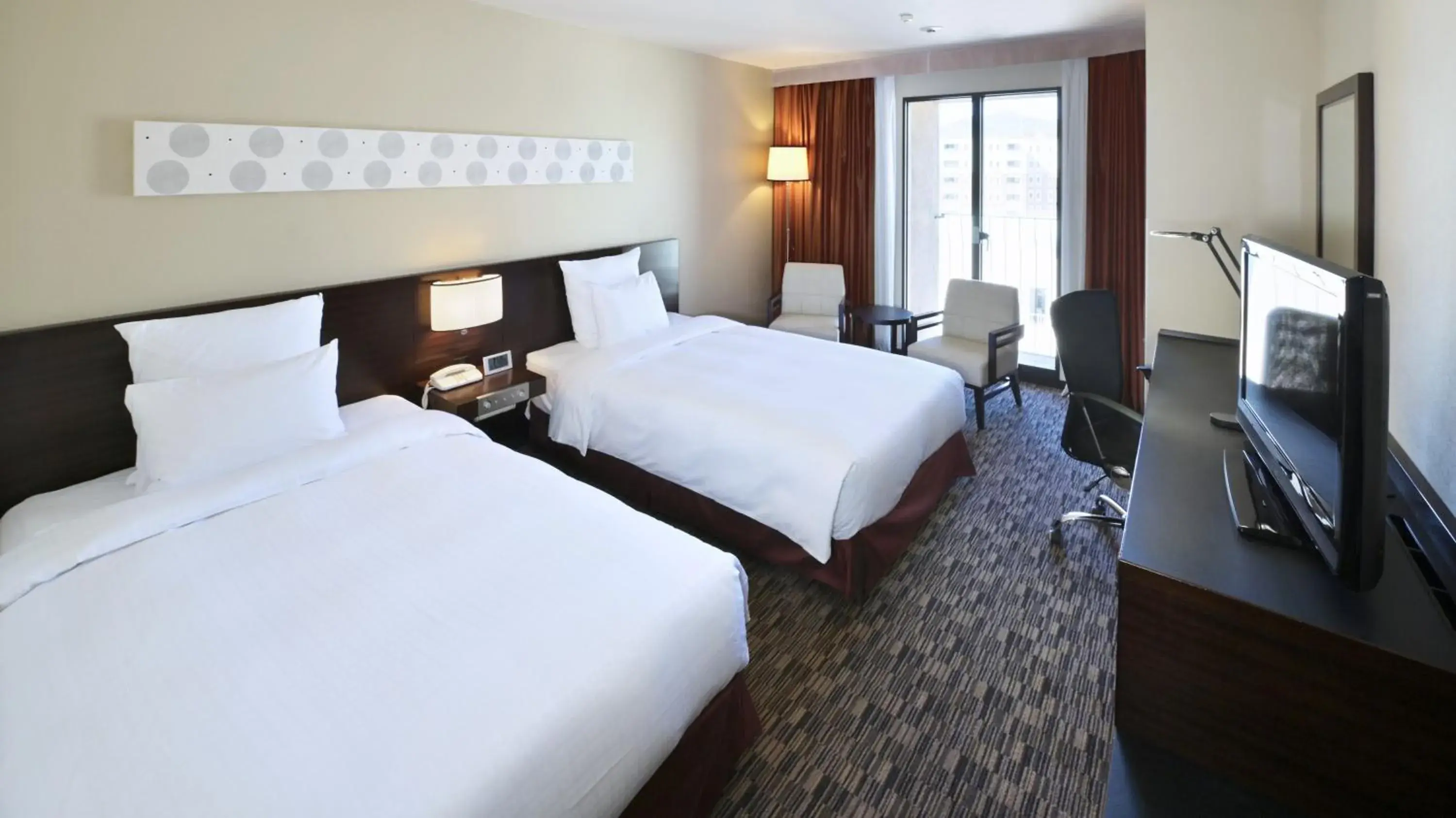 Standard Twin Room with Two Single Beds - single occupancy - Top Floor in ANA Crowne Plaza Hotel Nagasaki Gloverhill by IHG Standard Twin Room with Two Single Beds - single occupancy - Top Floor in ANA Crowne Plaza Hotel Nagasaki Gloverhill by IHG