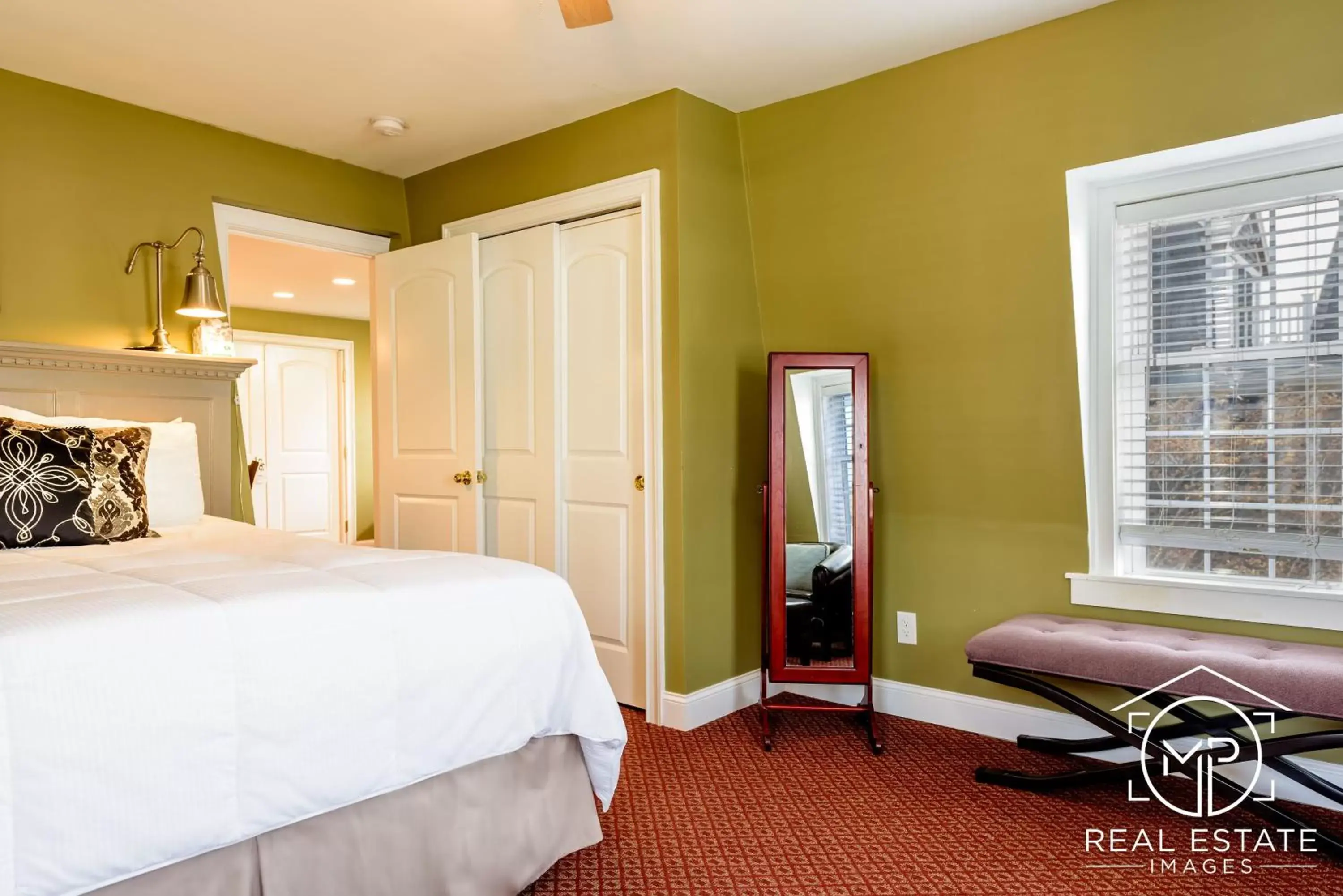 Bedroom, Bed in Bouchard Restaurant & Inn
